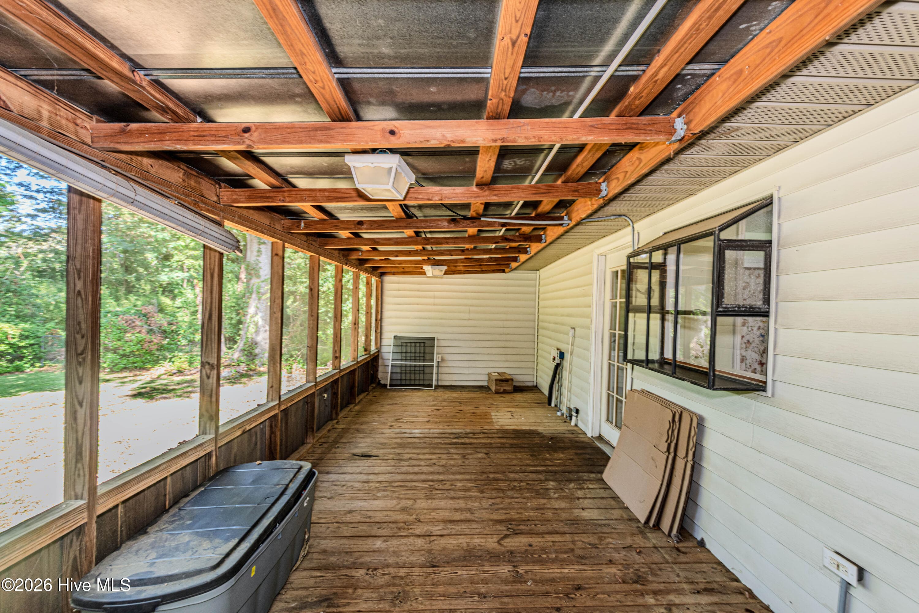 Single Family Residence at 519 Oak Lane, Jacksonville, NC 28540, photo 2 of 5