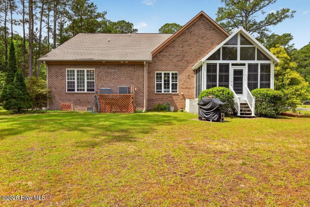 Single Family Residence at 5801 Barbary Coast Drive, New Bern, NC 28560, photo 23 of 33