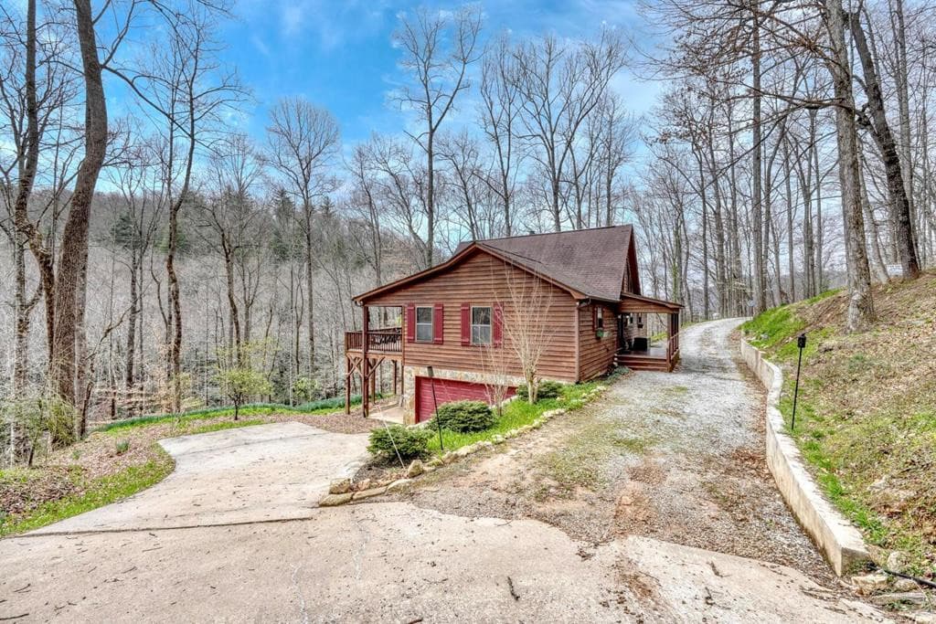 Residential at 575 Carolina Springs Lane, Franklin, NC 28734, photo 33 of 68