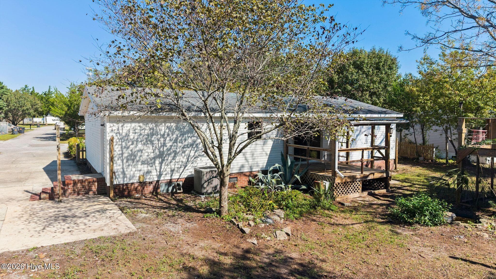 Manufactured Home at 6140 Carolina Beach Road Trlr 28, Wilmington, NC 28412, photo 50 of 54