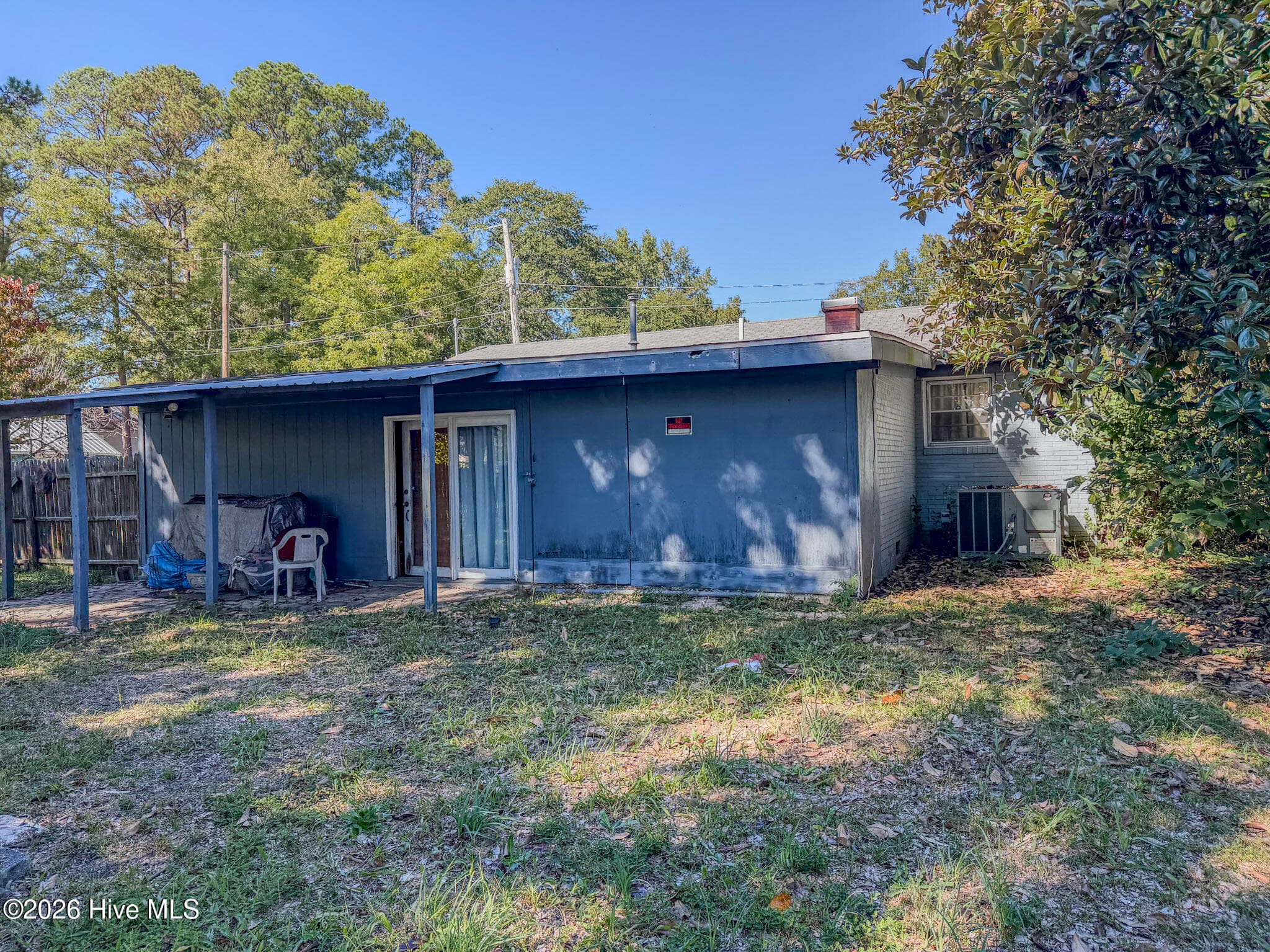 Single Family Residence at 702 E 8th Street, Lumberton, NC 28358, photo 2 of 10
