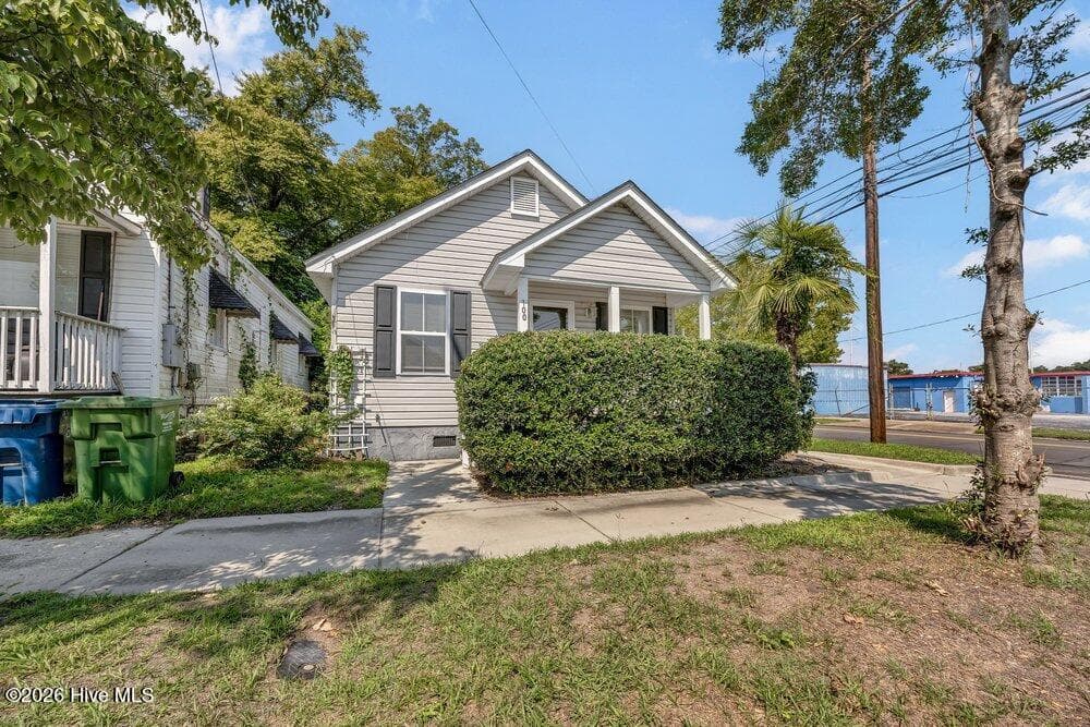 Single Family Residence at 100 S 11th Street, Wilmington, NC 28401, photo 2 of 24