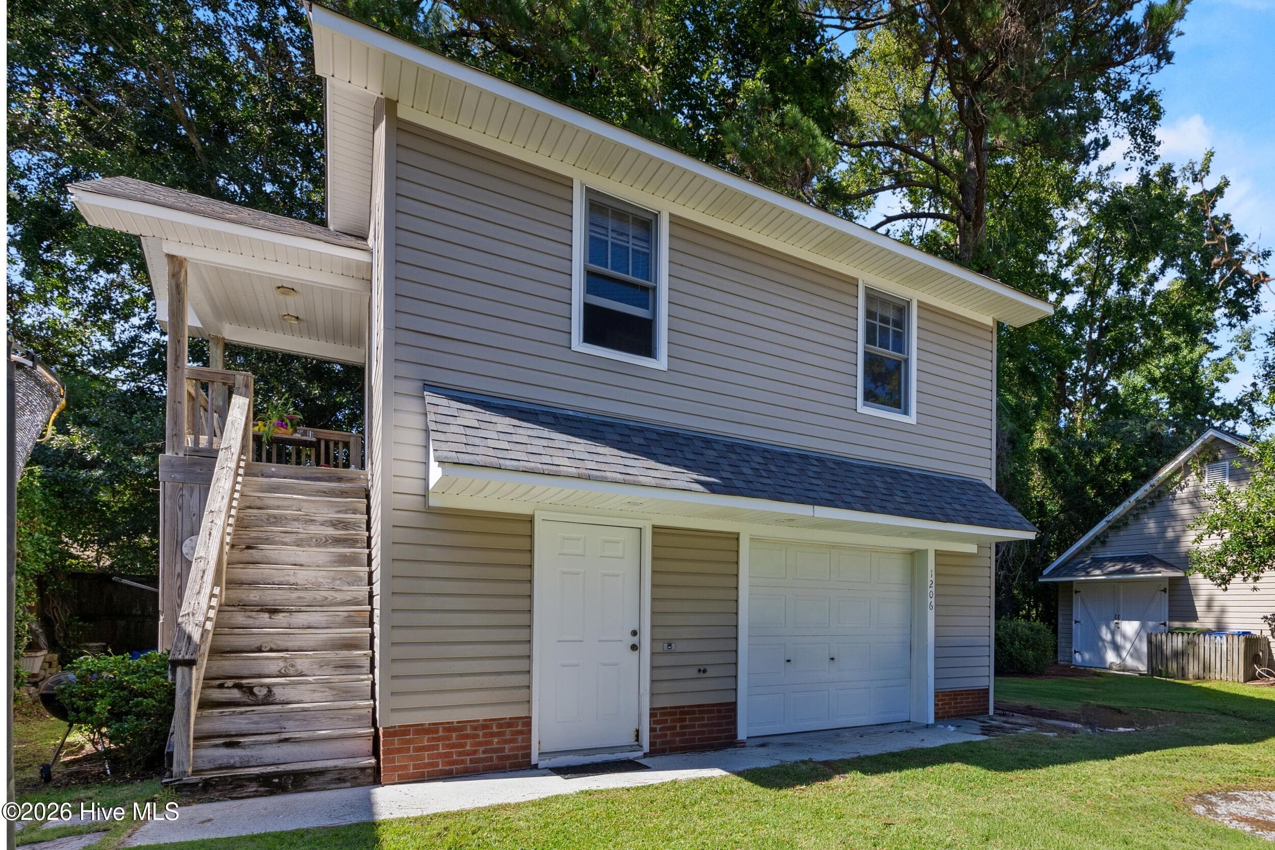 Single Family Residence at 1204 43rd Street S, Wilmington, NC 28403, photo 3 of 74
