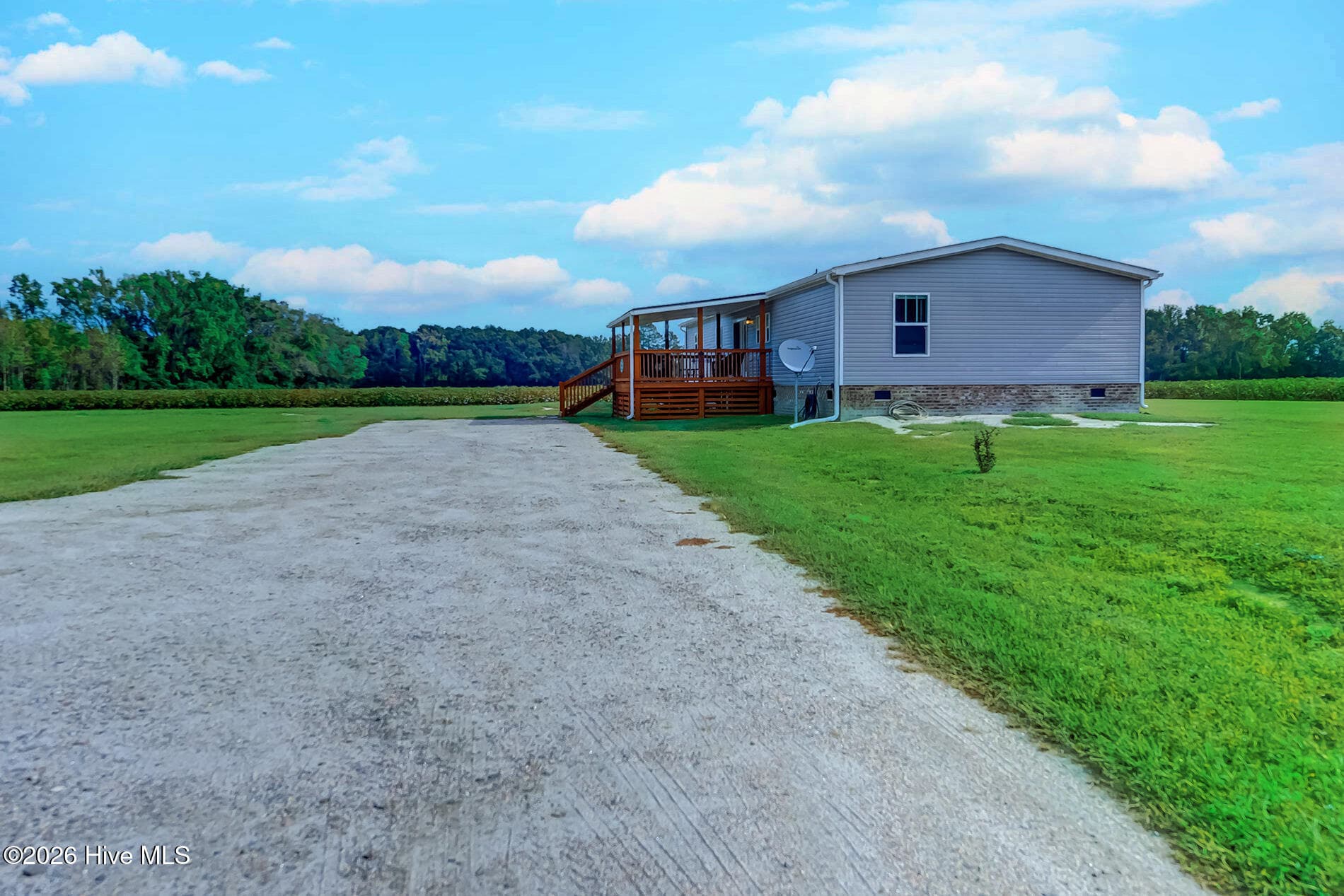 Manufactured Home at 870 Highpockets Place, Latta, SC 29565, photo 2 of 36