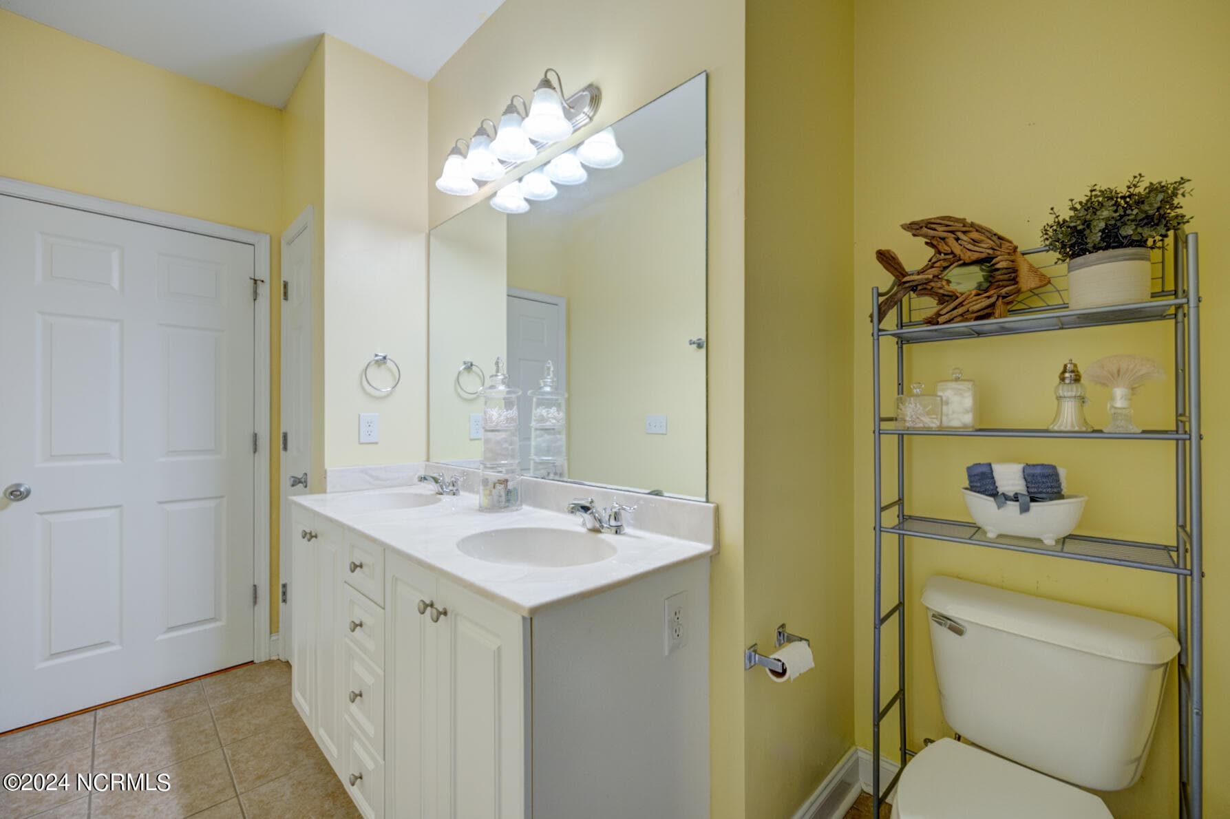 Townhouse at 1021 Macklin Street, Leland, NC 28451, photo 26 of 46