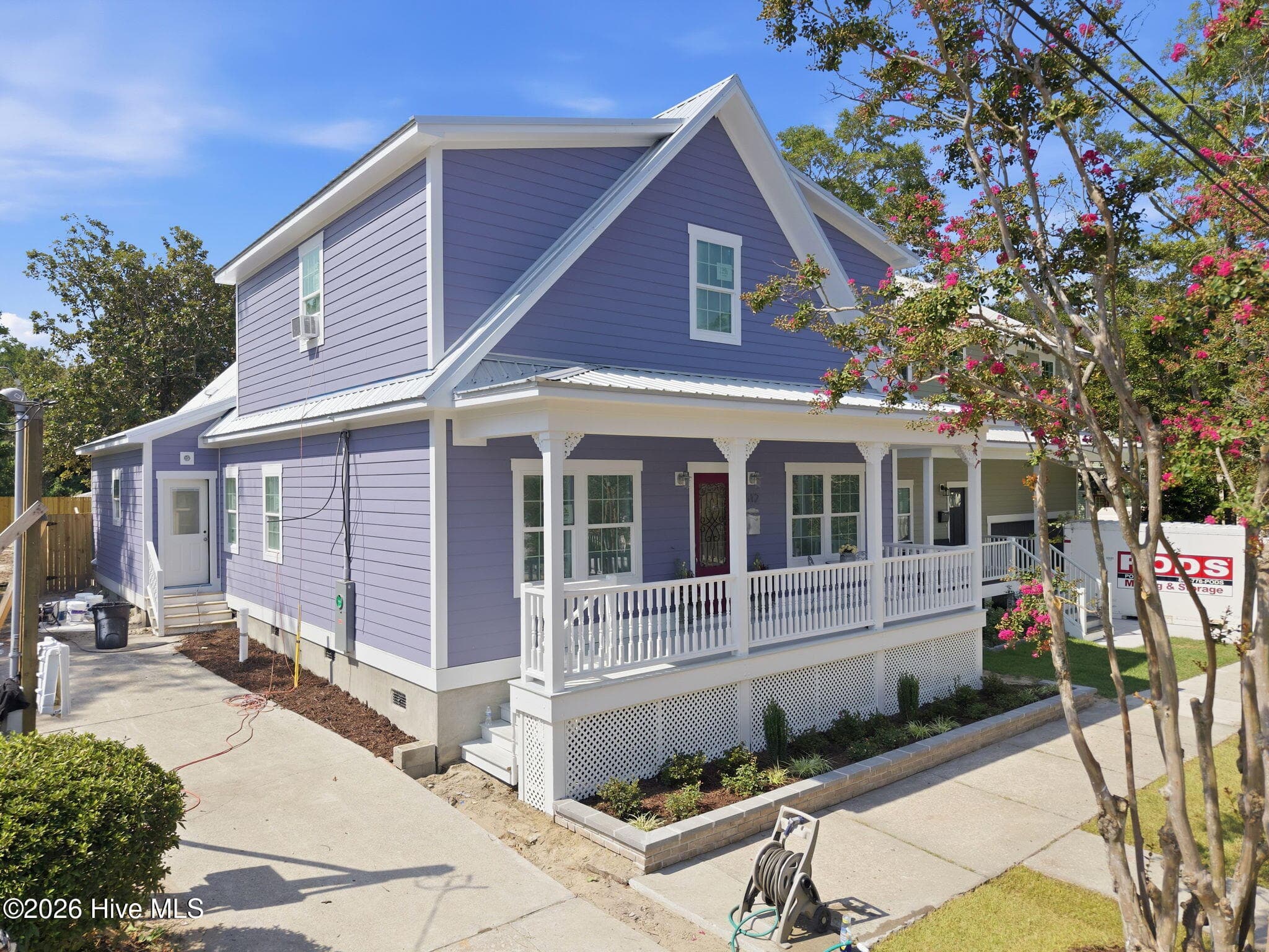 Single Family Residence at 512 Queen Street, Wilmington, NC 28401, photo 5 of 95