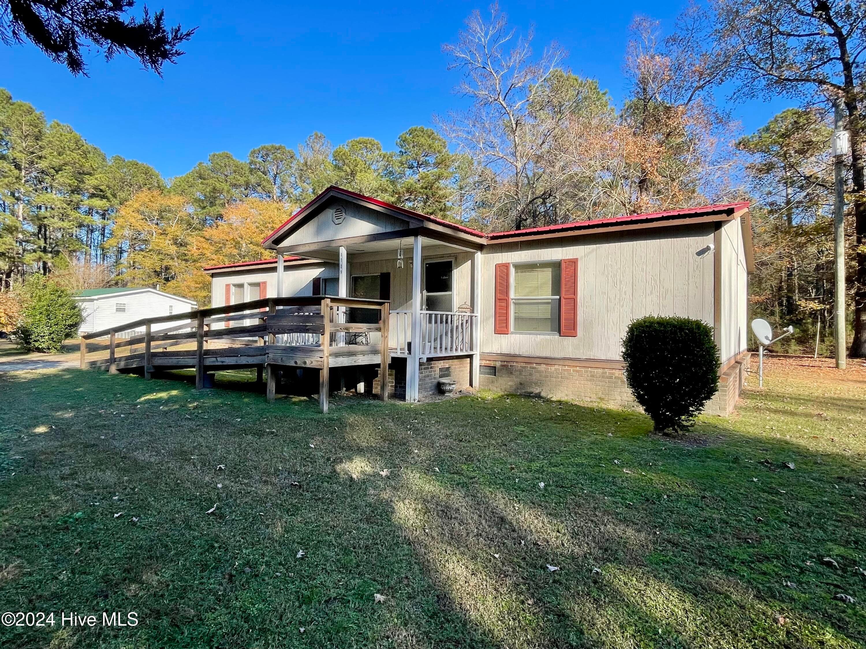 Manufactured Home at 1109 Beegee Lane, Williamston, NC 27892, Williamston, photo 4 of 32