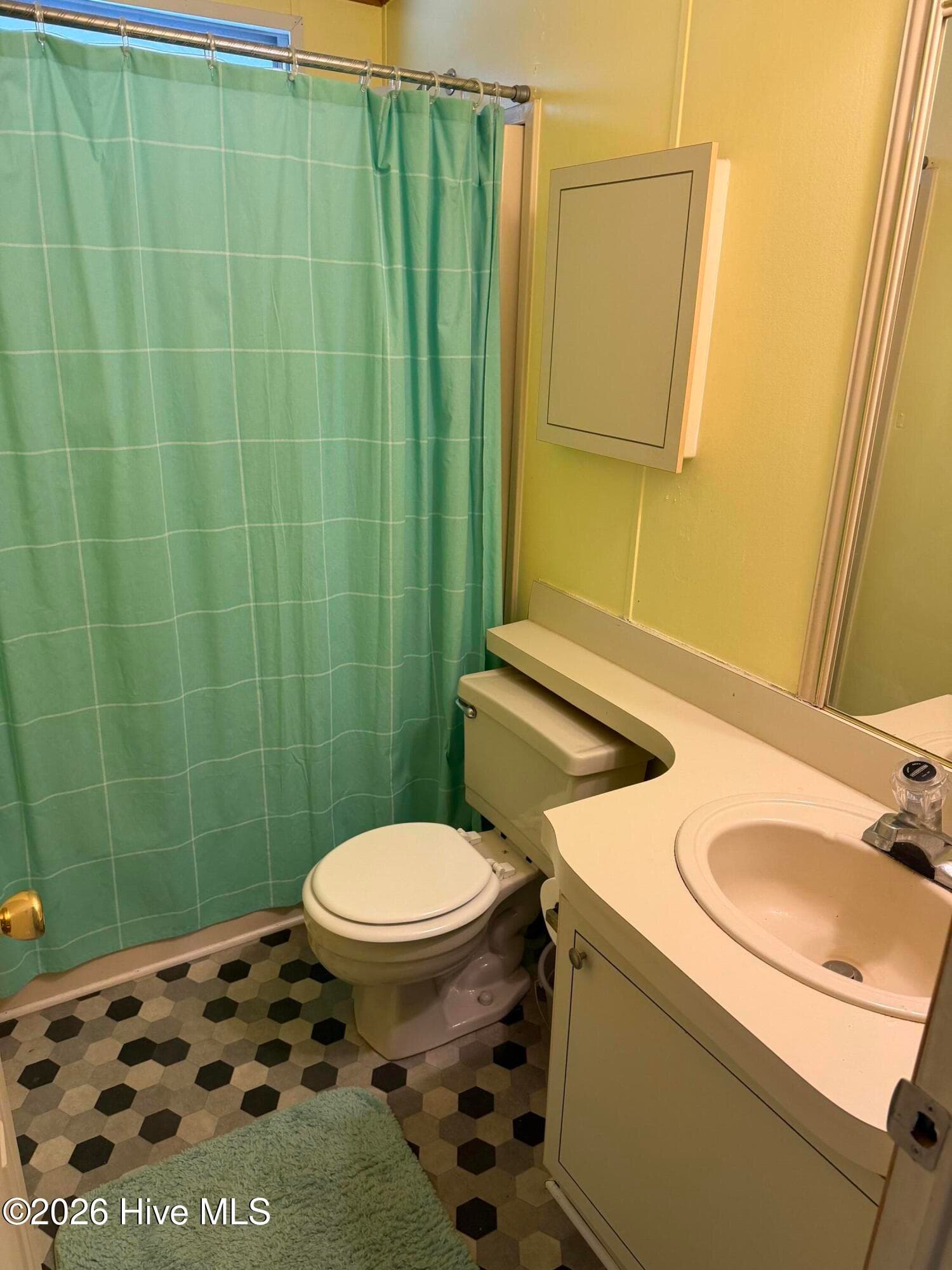 hall bath - 606 Galley Court, Hampstead, NC 28443