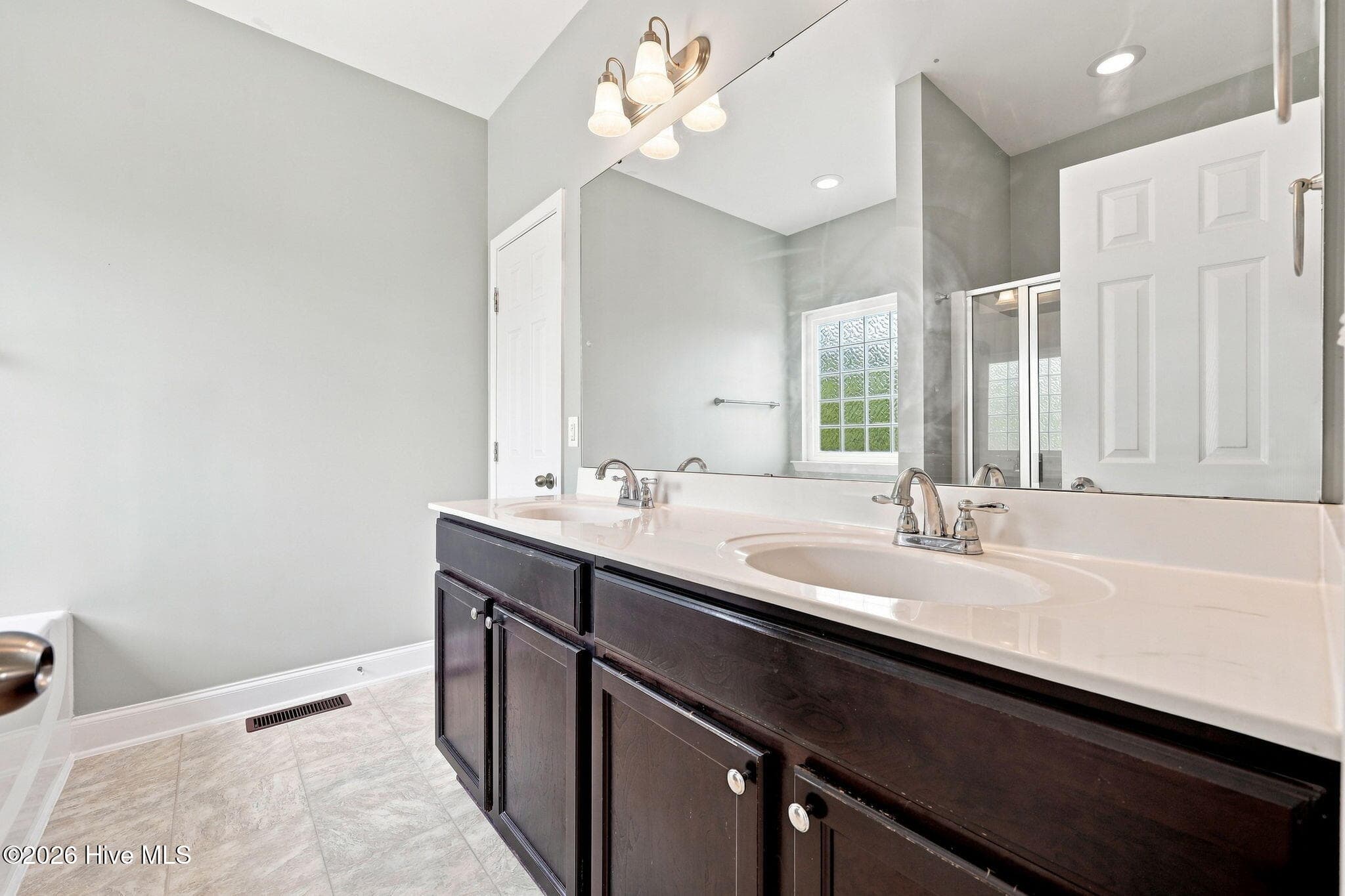 Ensuite - 1284 L Cooper Road, Cameron, NC 28326
