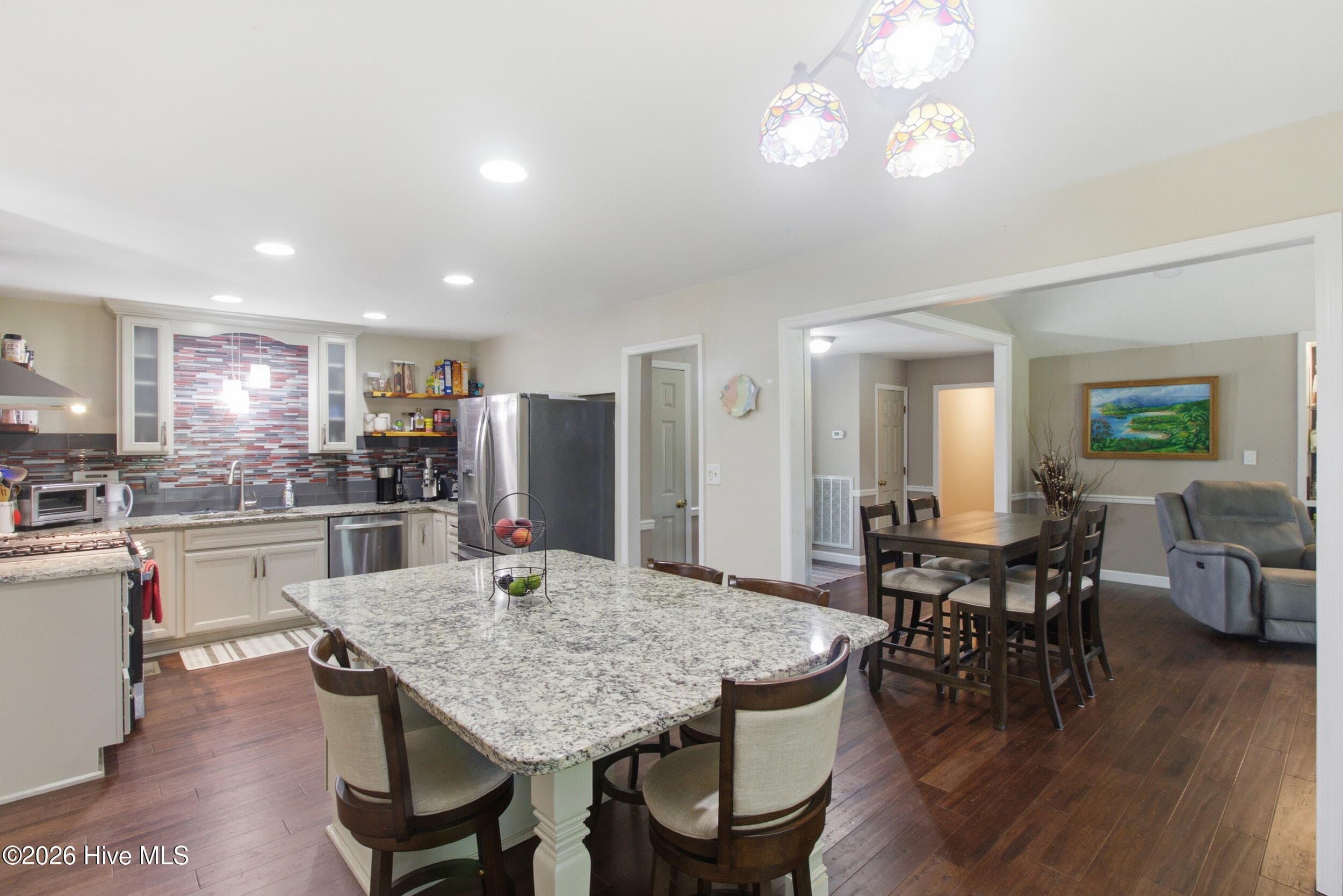 Dining - 701 Plantation Drive, New Bern, NC 28562