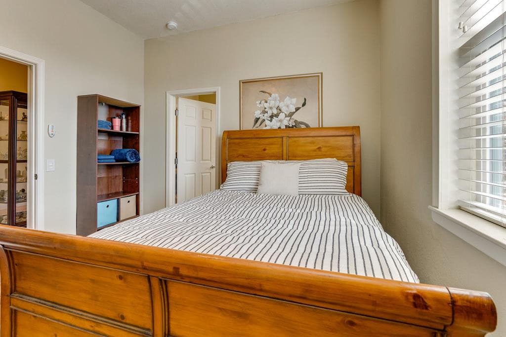 Townhouse at 89 Tennessee Street, Murphy, NC 28906, photo 2 of 2