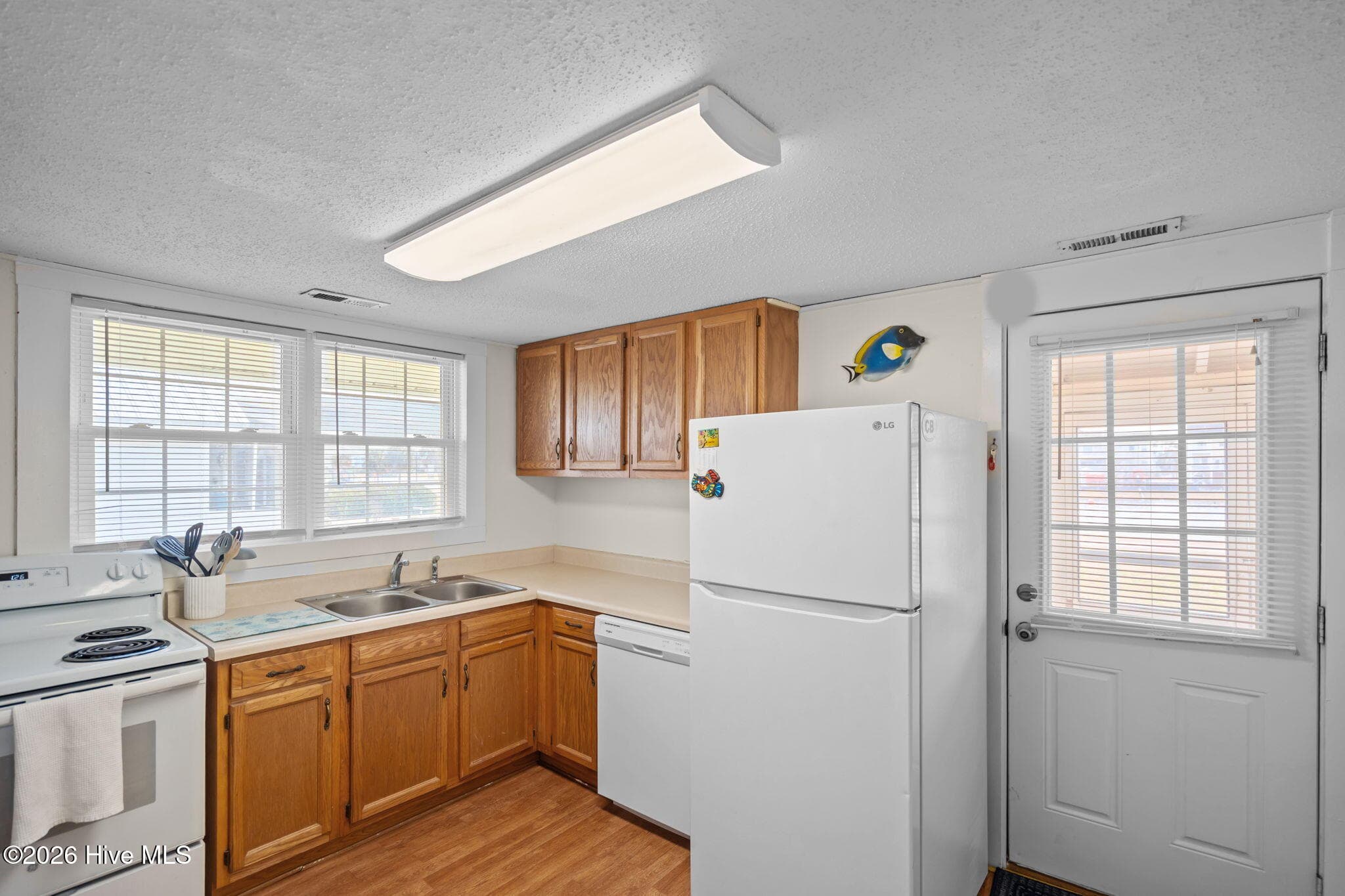 Single Family Residence at 305 Atlanta Avenue, Carolina Beach, NC 28428, photo 21 of 69