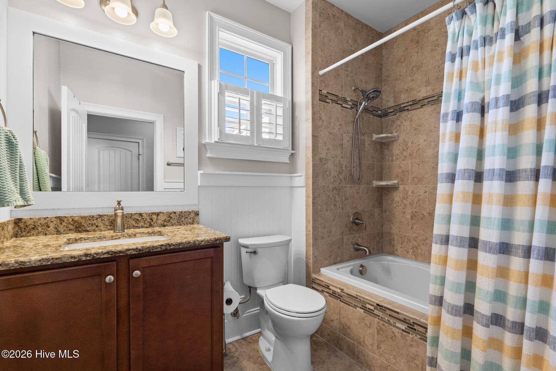 Guest bath located on hallway where Guest BR 1 and 2 are located - 6363 Havencrest Drive SW, Ocean Isle Beach, NC 28469