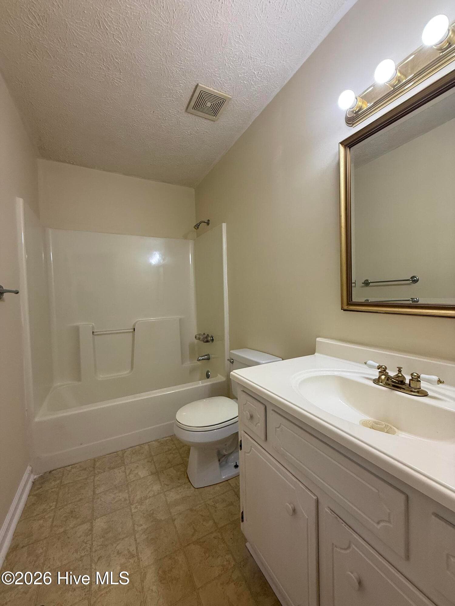 Single Family Residence at 422 King Lane, Thomson, GA 30824, photo 15 of 22