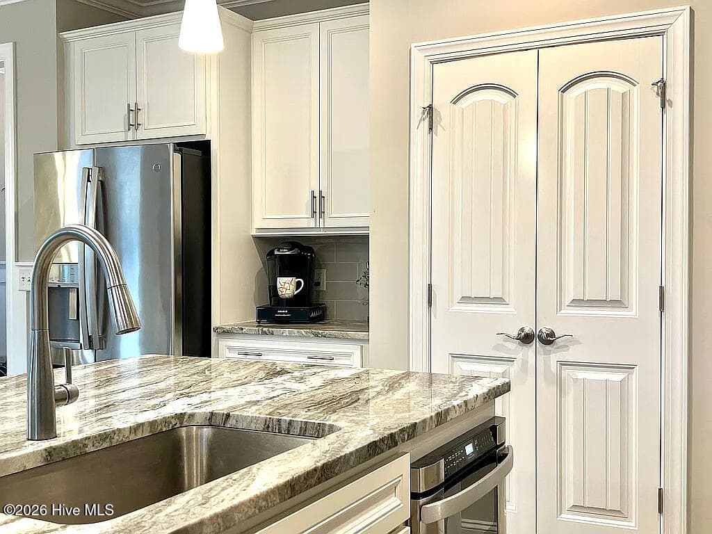 Single Family Residence at 106 Sailor Sky Way, Hampstead, NC 28443, photo 7 of 31