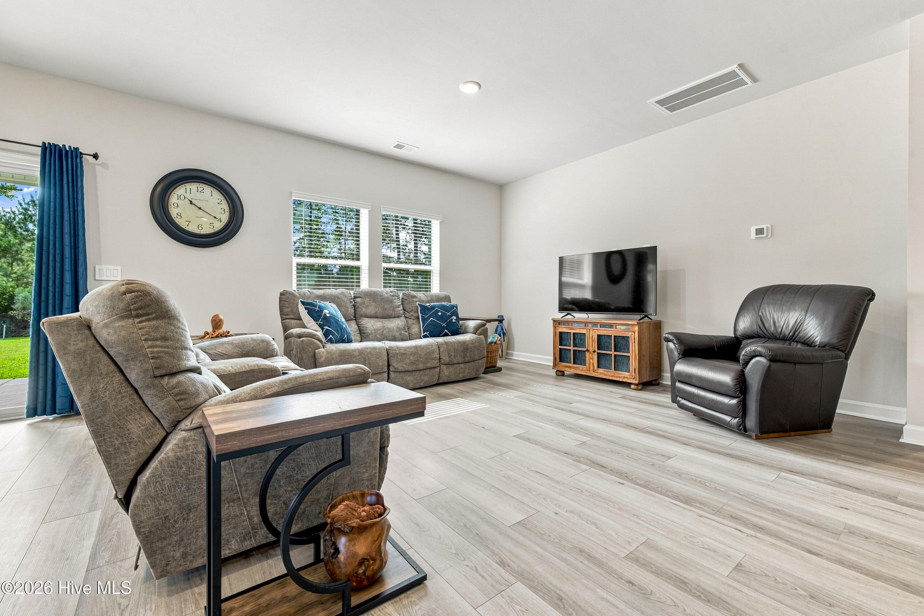 Single Family Residence at 605 Blackthorne Circle NW, Calabash, NC 28467, photo 14 of 53