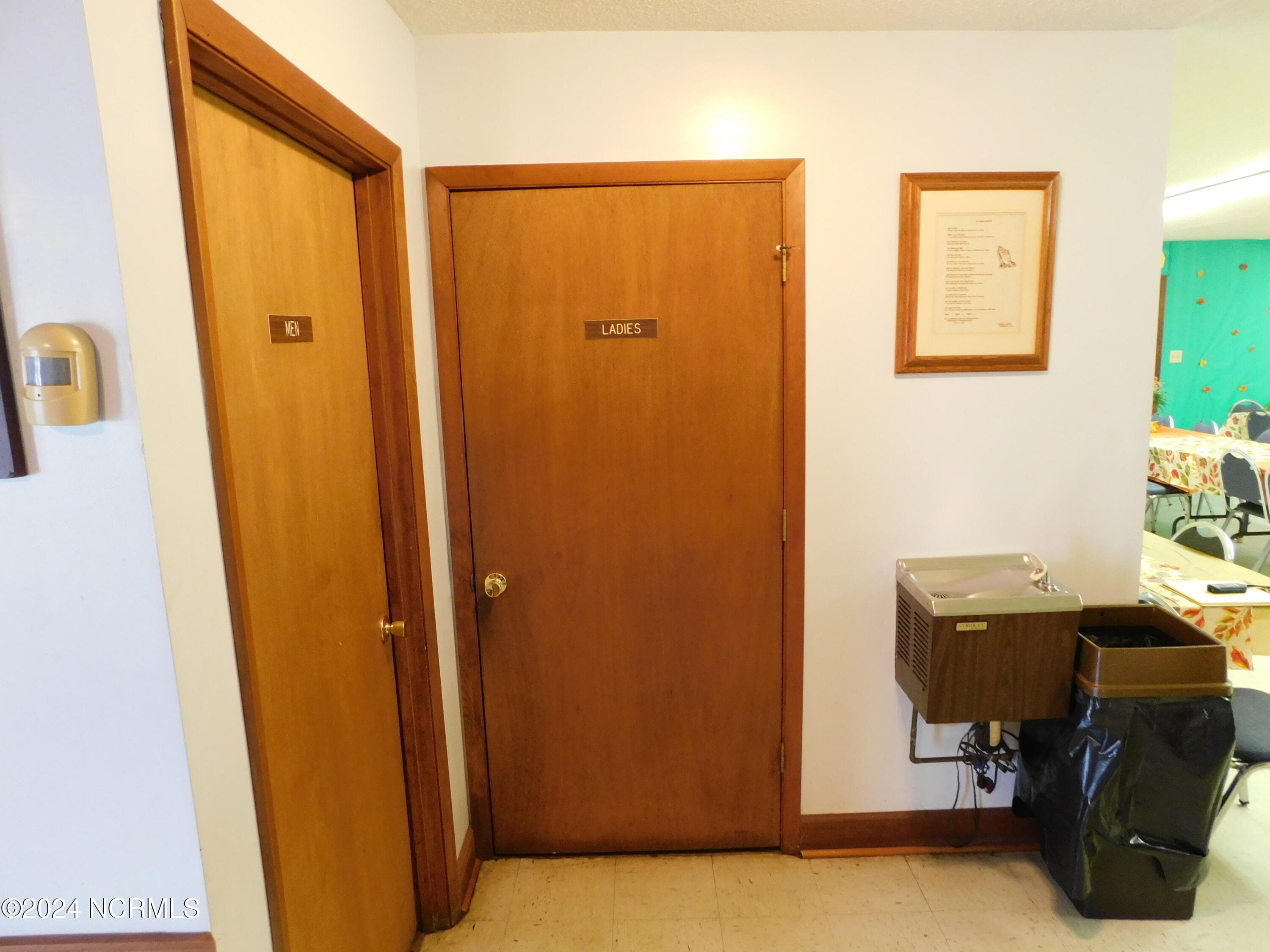 foyer rest rooms - 11121 Turnpike Road, Laurinburg, NC 28352