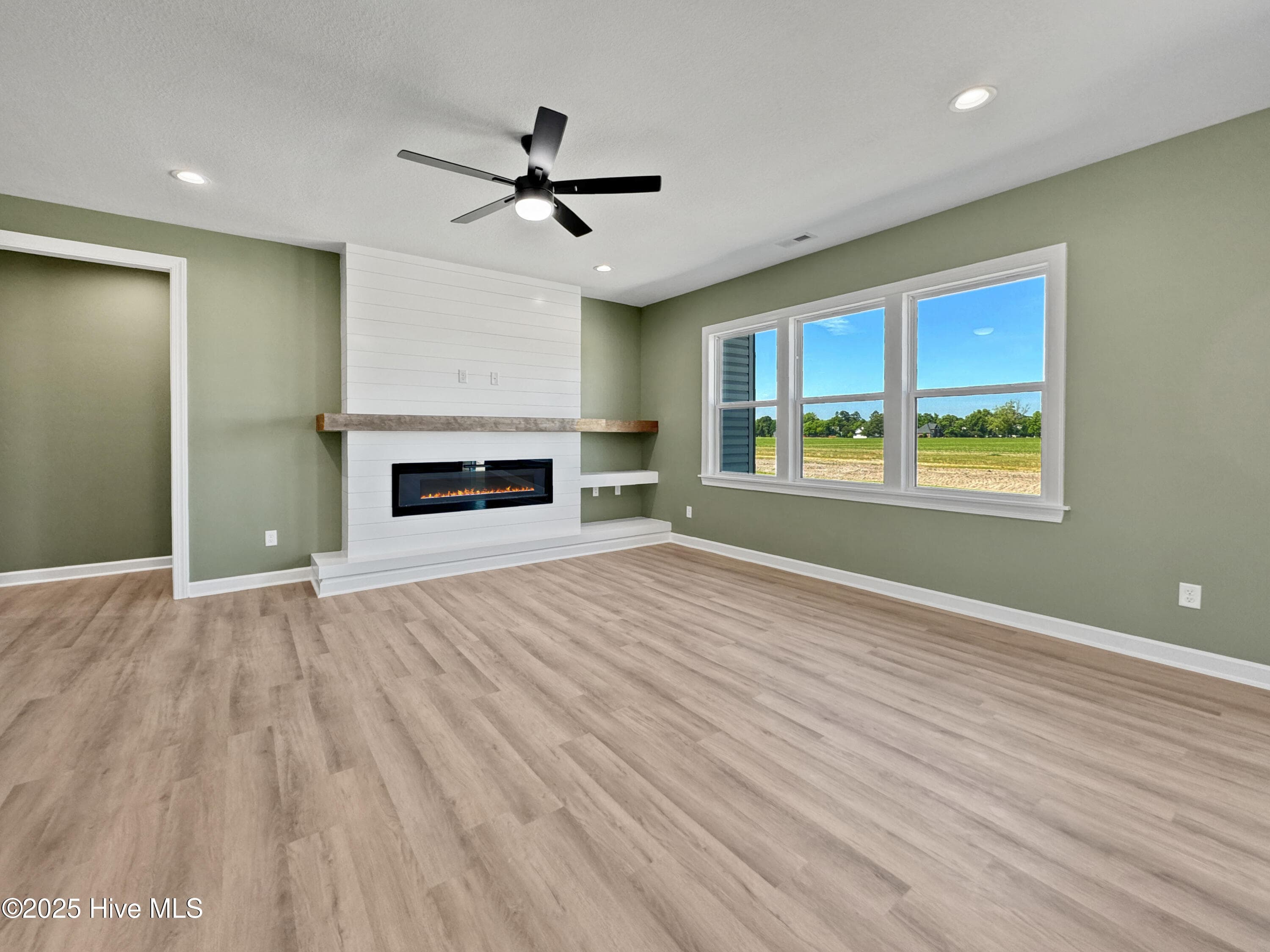 Single Family Residence at 2111 Staysail Drive, Elizabeth City, NC 27909, photo 7 of 31