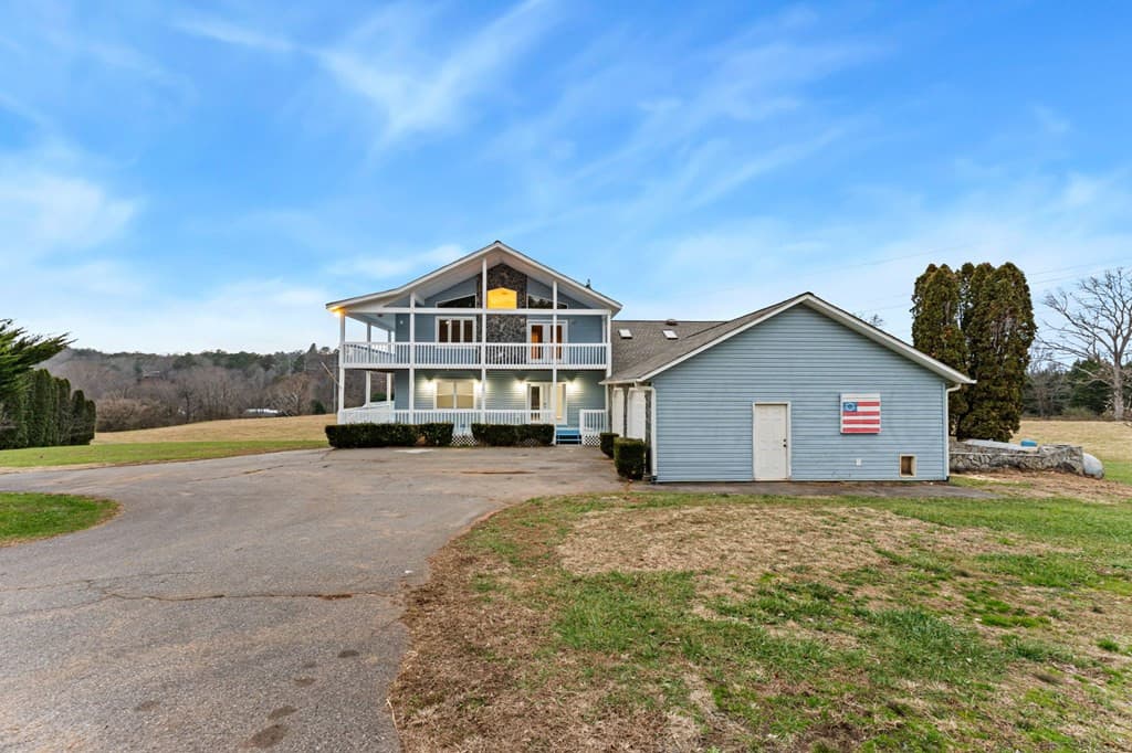 Residential at 286 Mccombs Road, Murphy, NC 28906, photo 4 of 73
