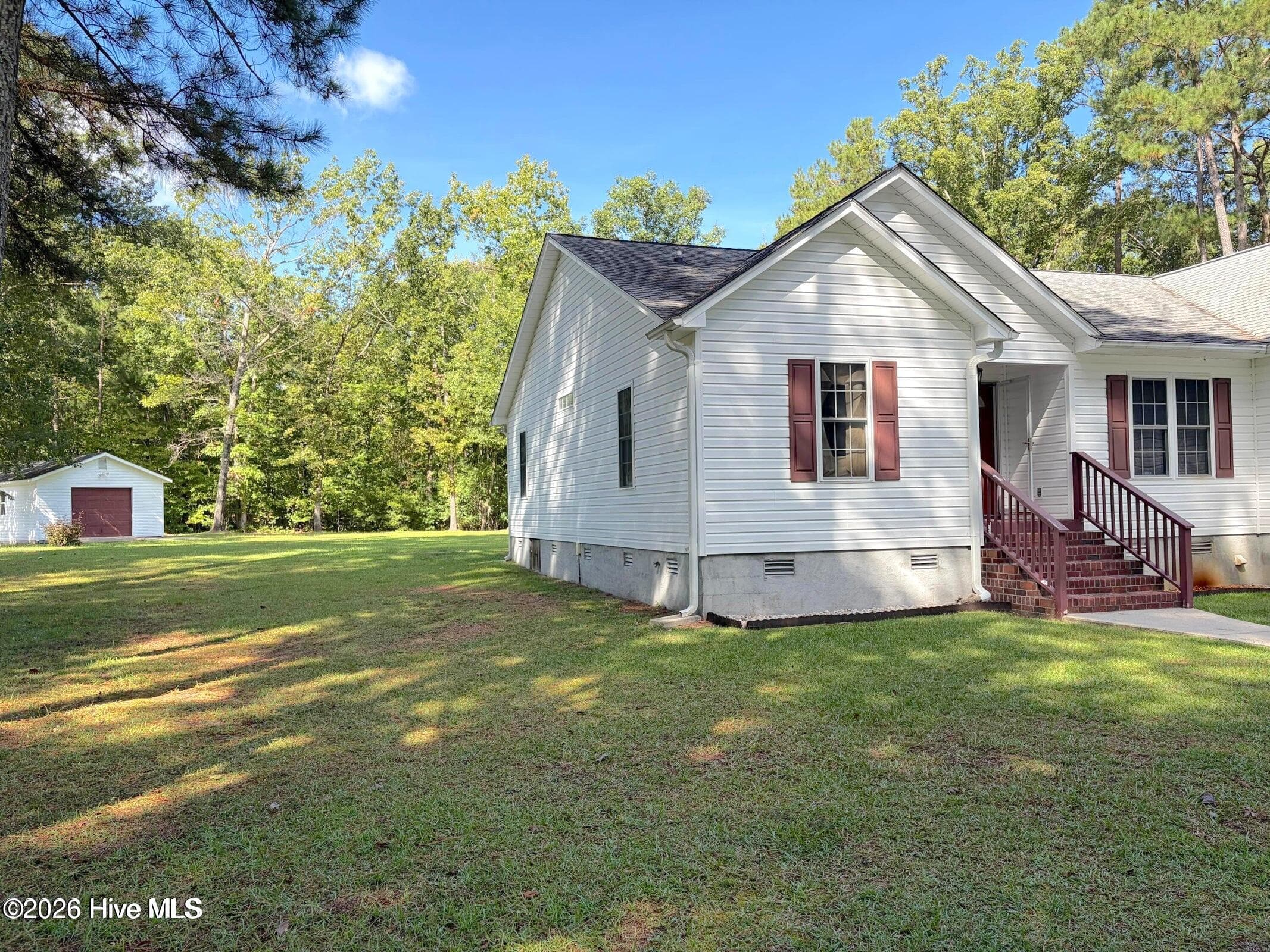 Single Family Residence at 900 Perrytown Road, New Bern, NC 28562, photo 15 of 84