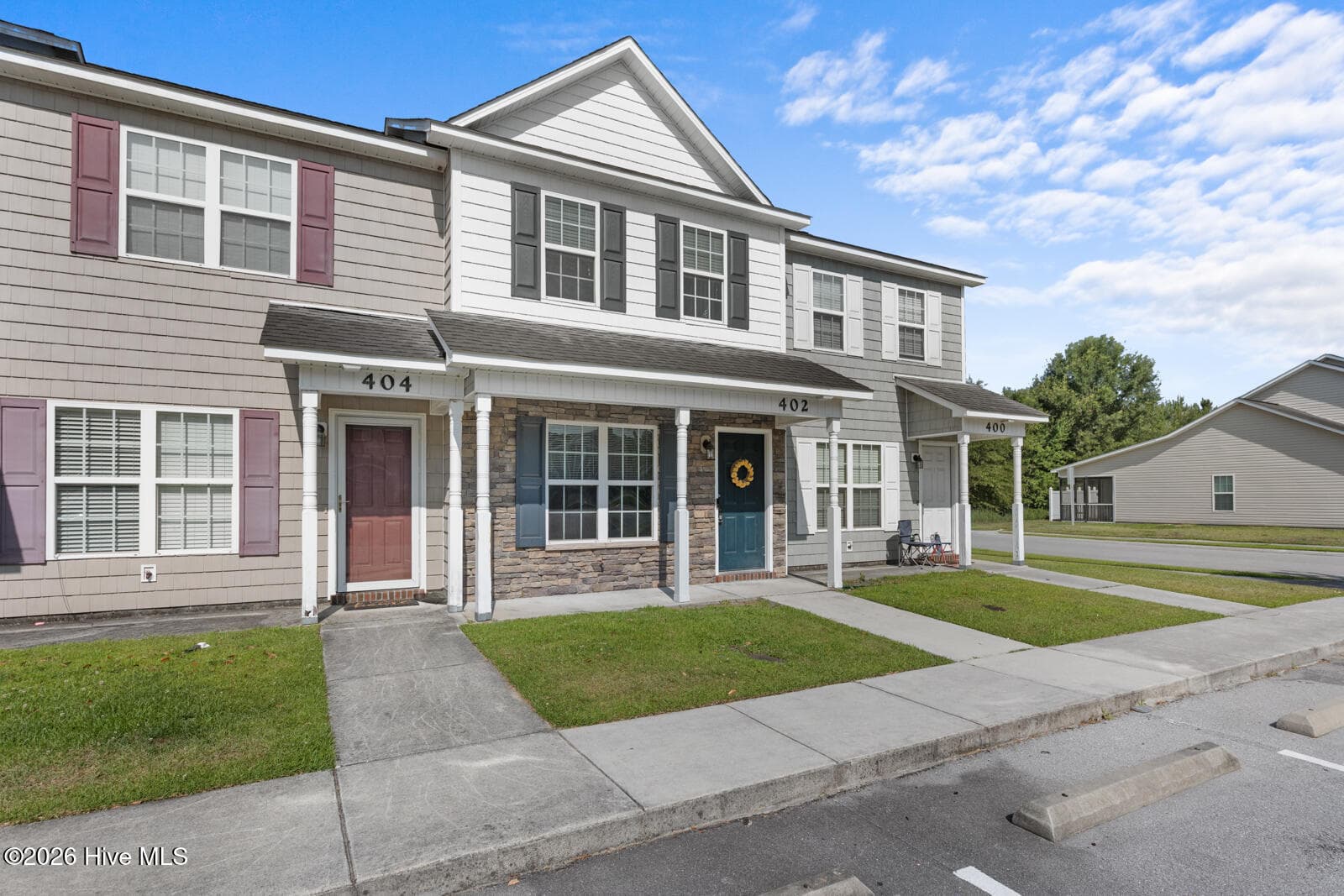 Townhouse at 402 Caldwell Loop, Jacksonville, NC 28546, photo 2 of 27
