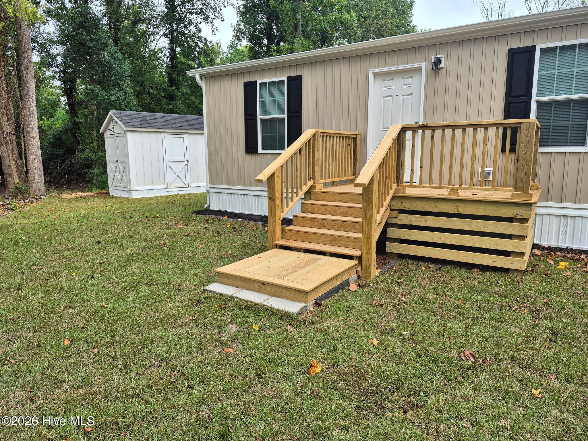 Manufactured Home at 1136 French Road, Wilmington, NC 28403, photo 2 of 12