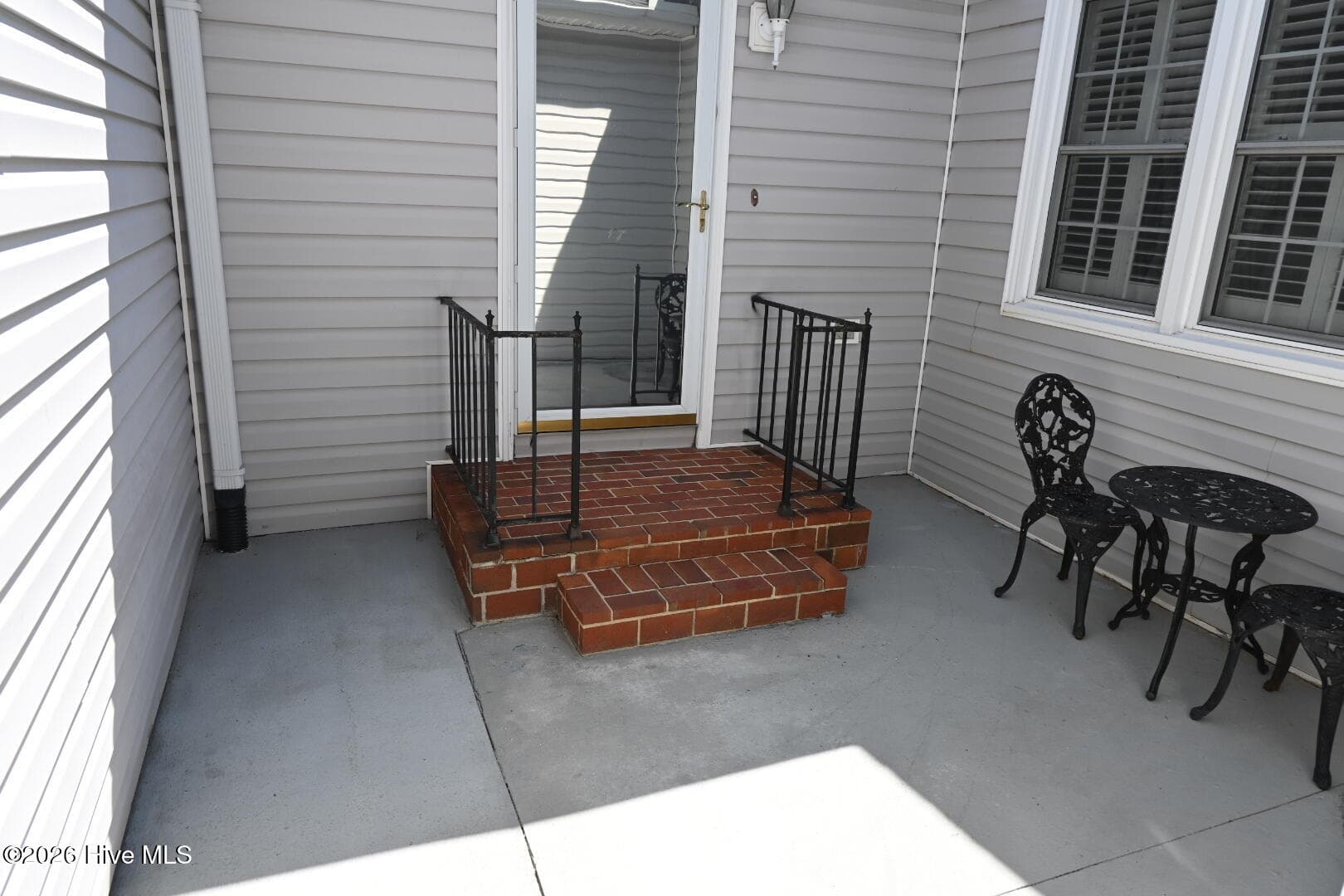 Townhouse at 511 Westpark Circle, Winston-Salem, NC 27103, photo 2 of 7