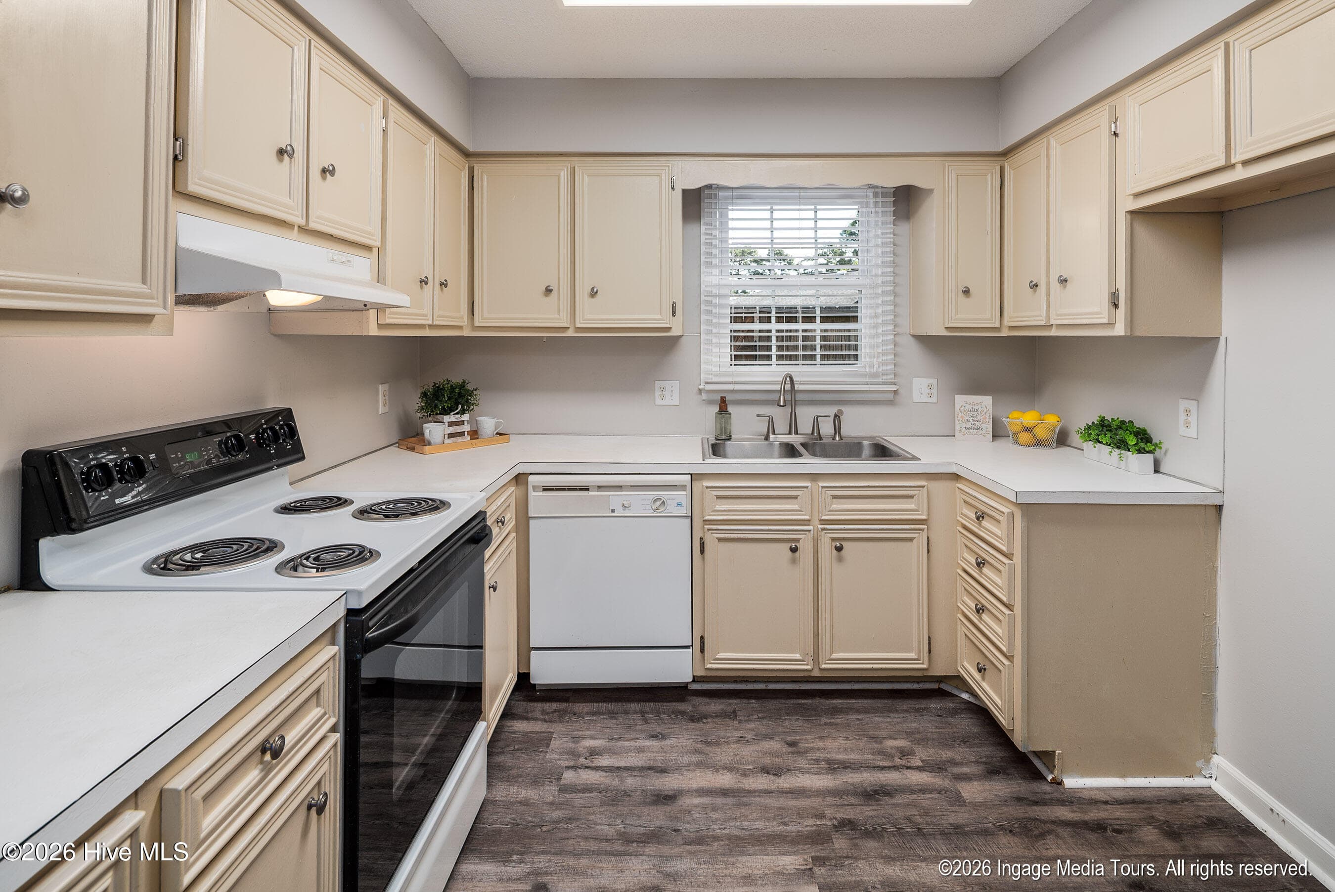 Townhouse at 32 Scott Street, Greenville, NC 27858, photo 12 of 45