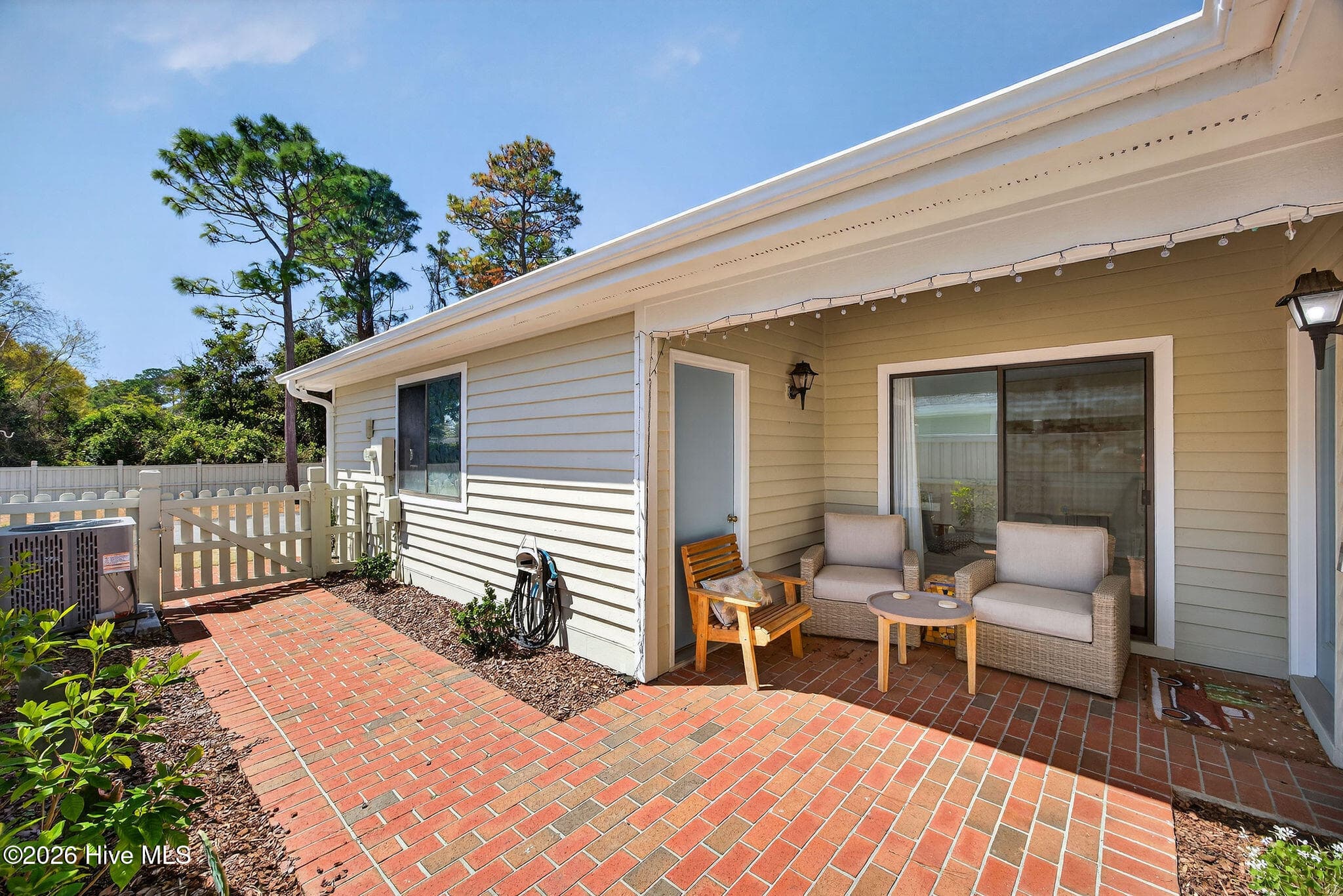 Townhouse at 6204 Inland Greens Drive, Wilmington, NC 28405, photo 2 of 5