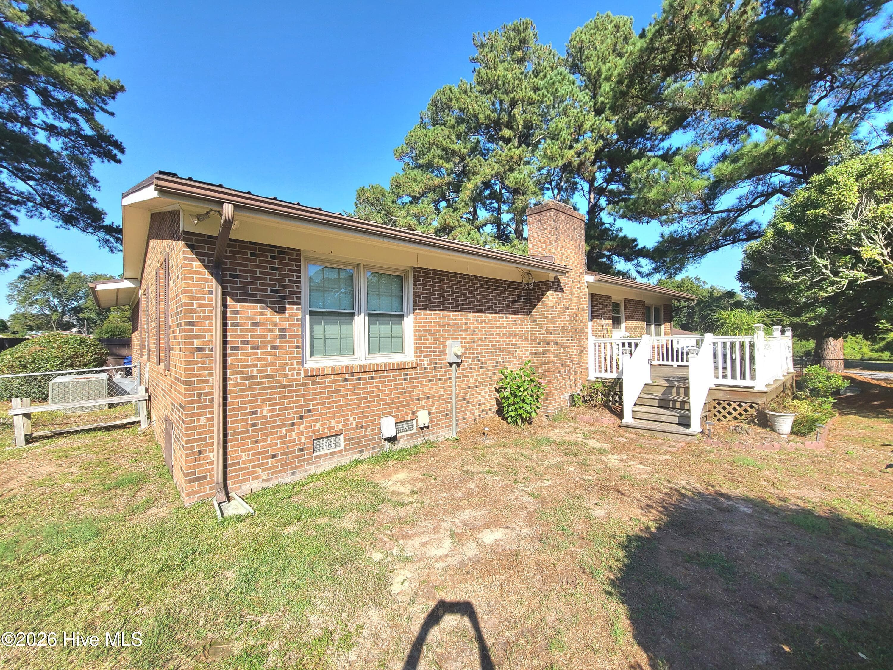 Single Family Residence at 2113 Westwood Drive, Kinston, NC 28504, photo 2 of 27