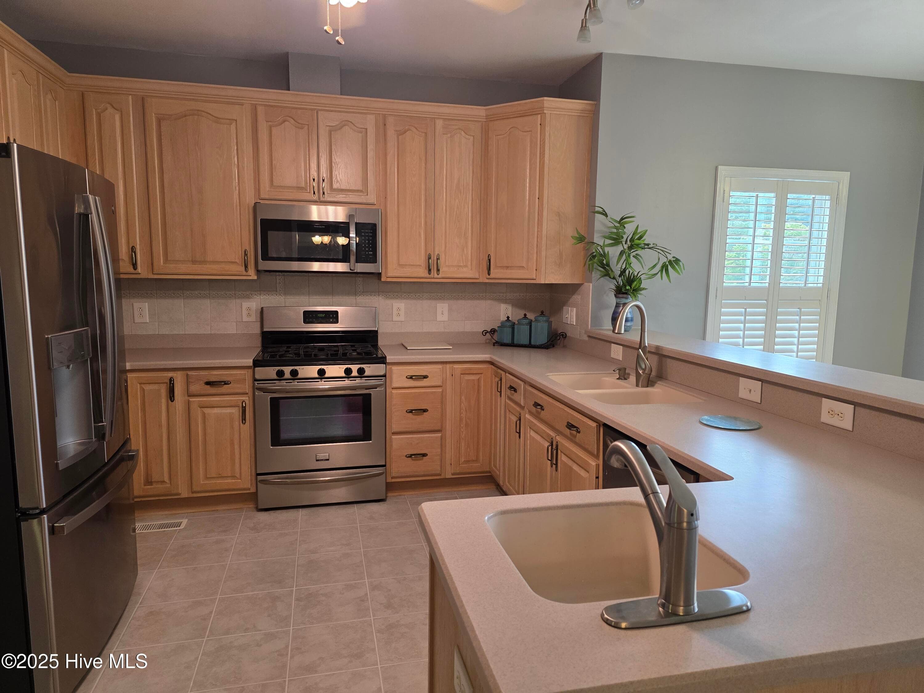 Single Family Residence at 219 Drake Landing, New Bern, NC 28560, photo 9 of 60