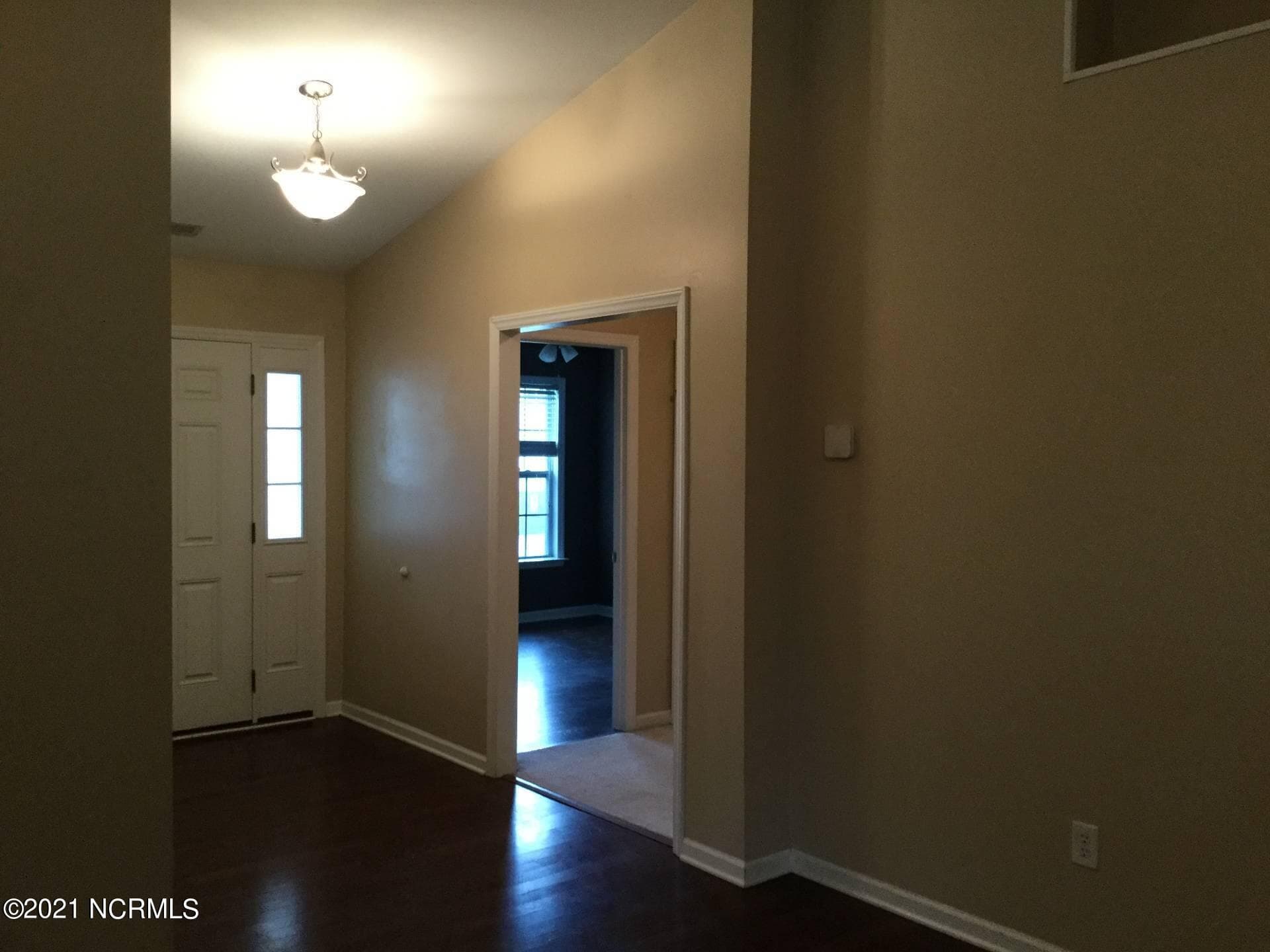 Single Family Residence at 105 Lakeside Green Drive, New Bern, NC 28560, photo 13 of 32