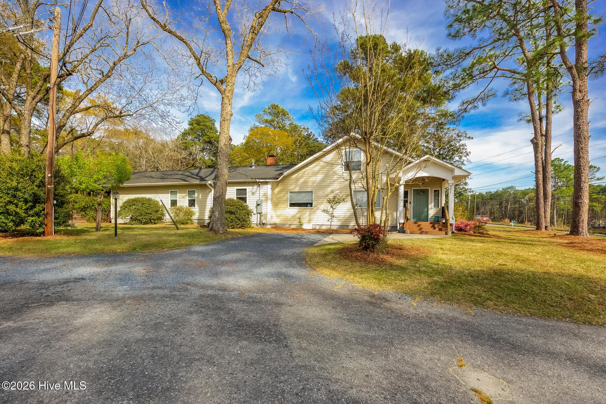 Single Family Residence at 901 E Main Street, Aberdeen, NC 28315, photo 2 of 44