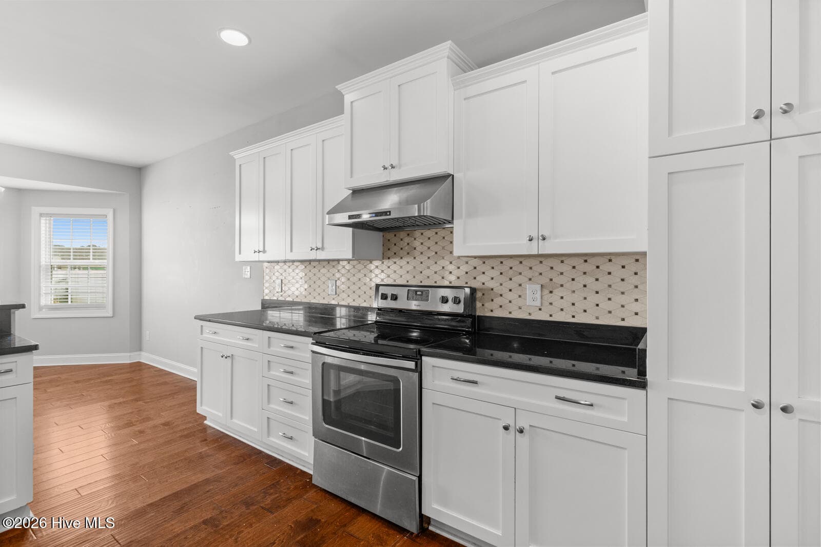 Single Family Residence at 412 Moss Springs Drive, Swansboro, NC 28584, photo 11 of 32