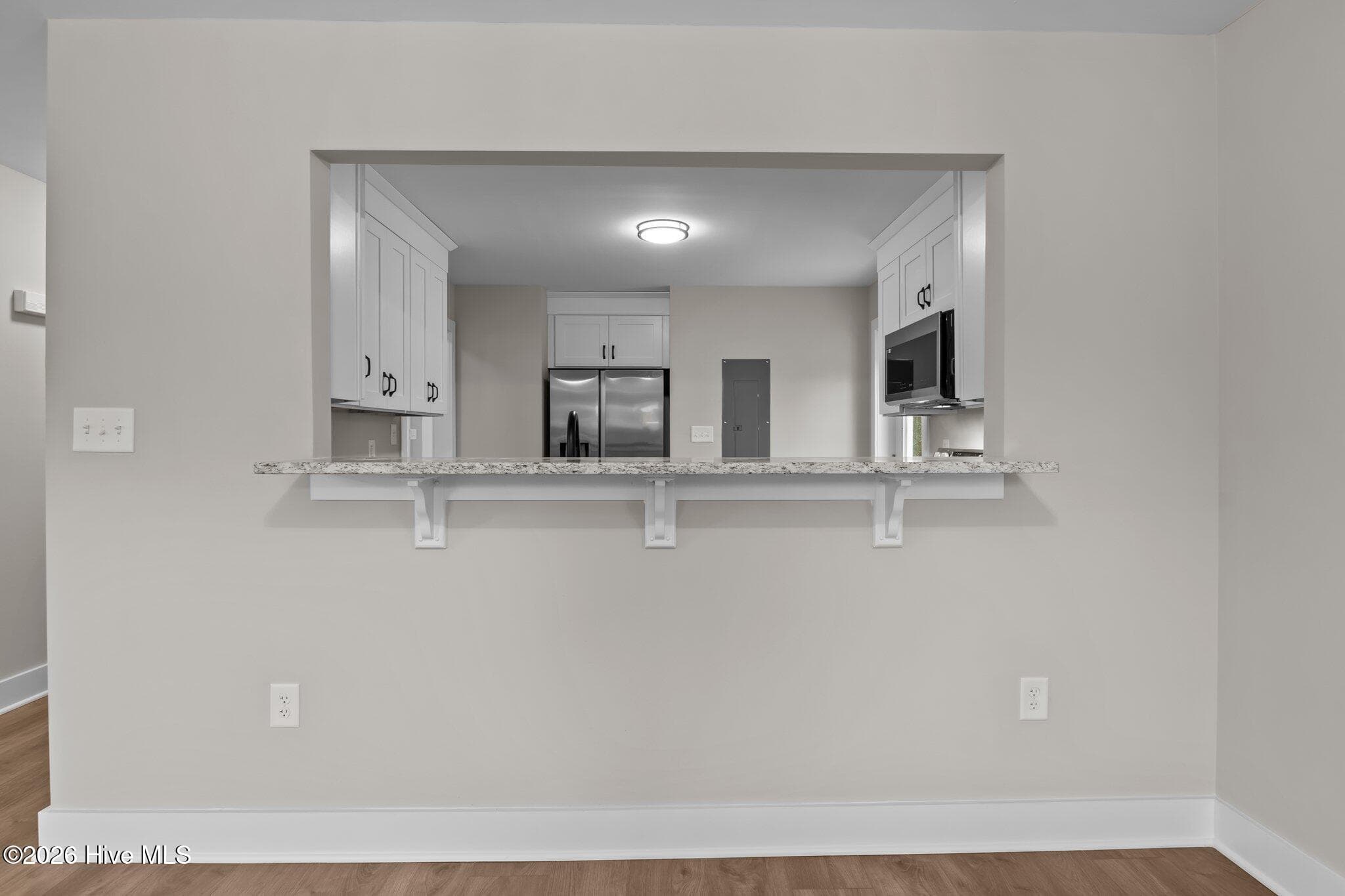 Single Family Residence at 825 Washington Post Road, New Bern, NC 28562, photo 4 of 7