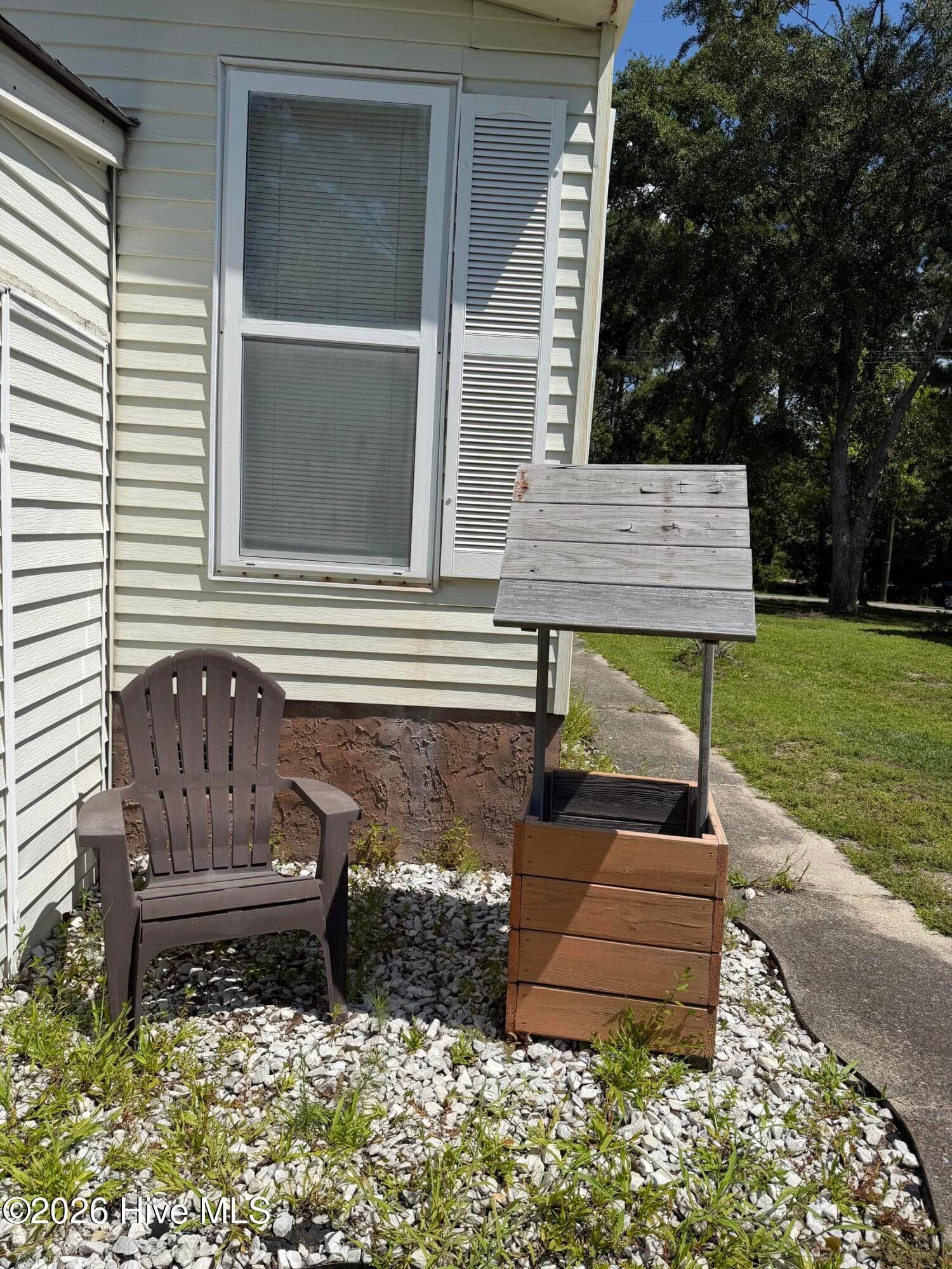 sitting area side of house - 606 Galley Court, Hampstead, NC 28443