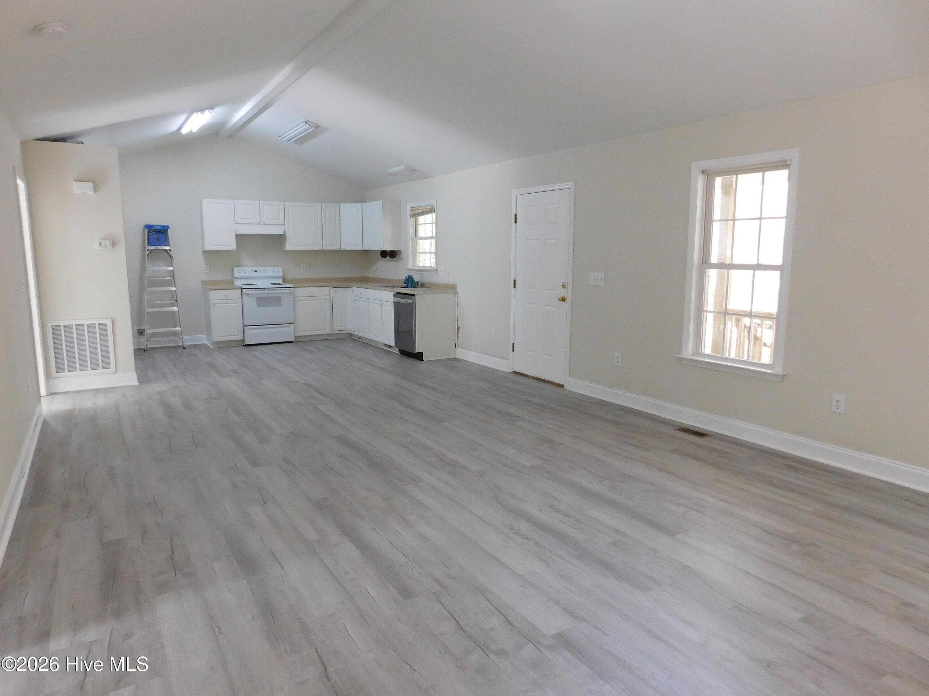 Single Family Residence at 273 Scott Farm Lane, New Bern, NC 28562, photo 8 of 25