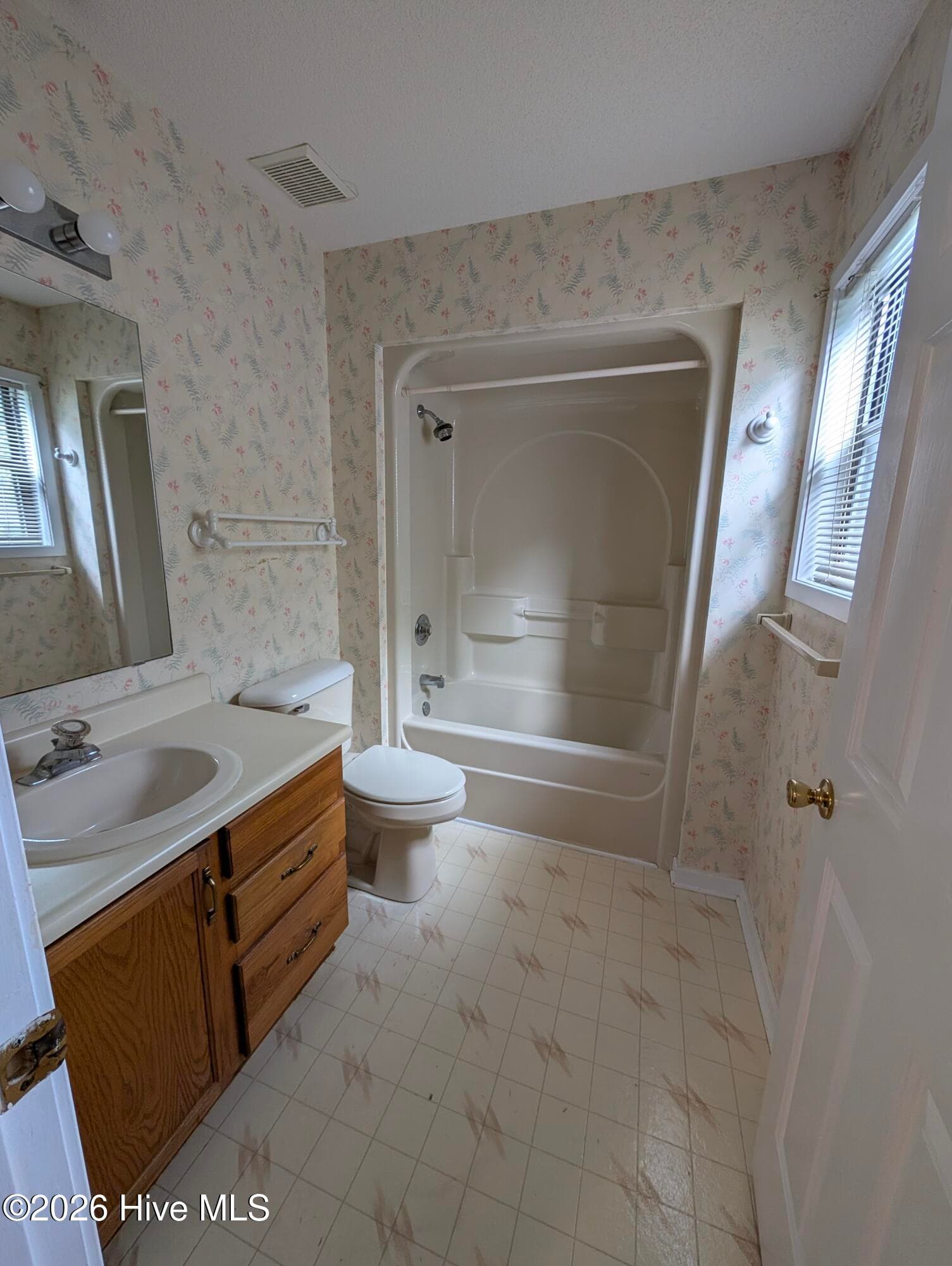 Townhouse at 5916 Chester Street, Wilmington, NC 28405, photo 17 of 31