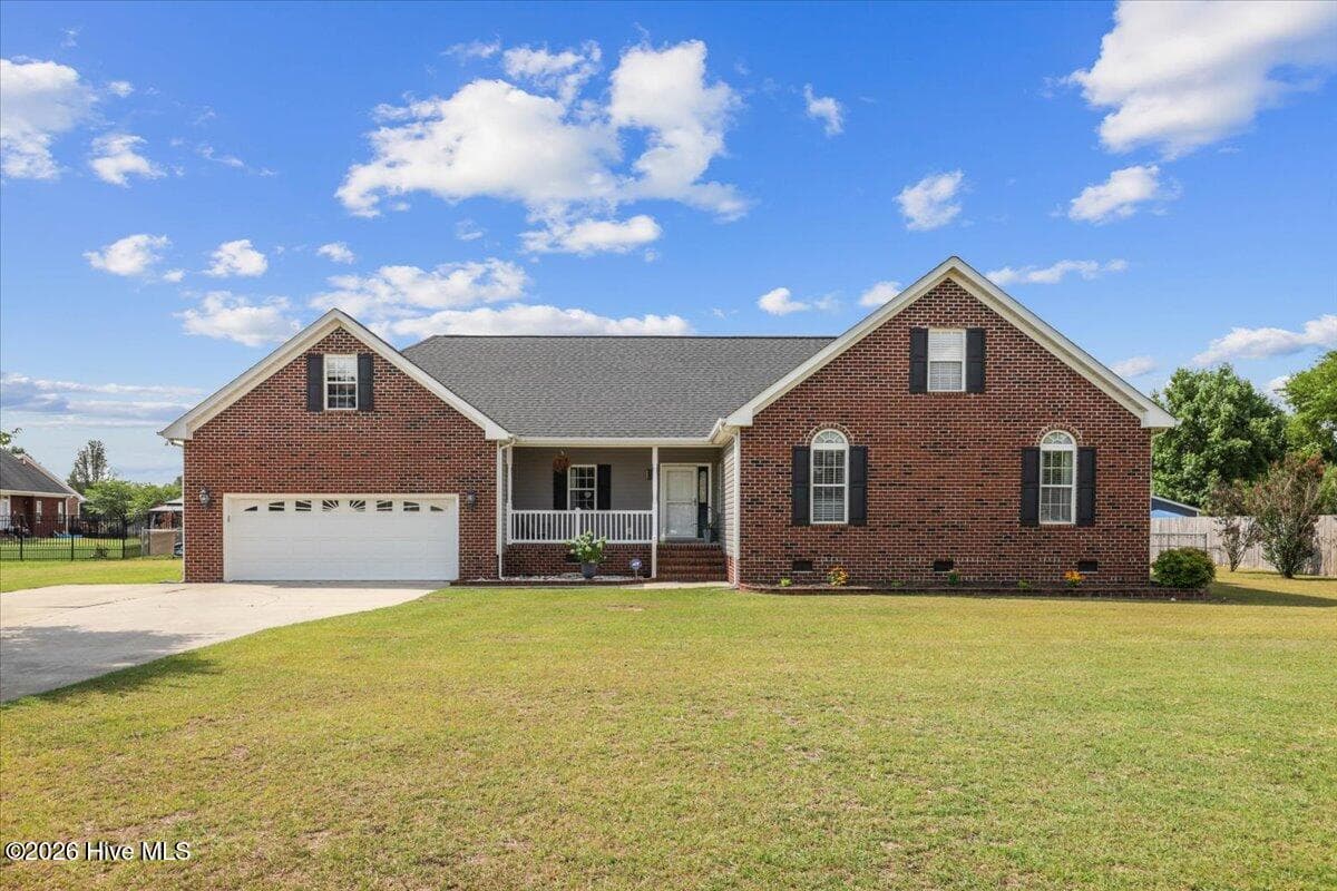 Brick Ranch Beauty - 105 Pointe Drive, La Grange, NC 28551