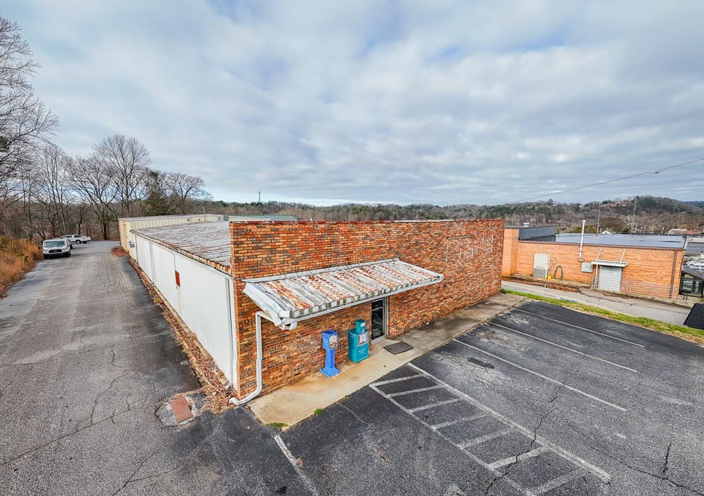 Printshop/warehouse from Church street. Tracto - 89 Sycamore Street, Murphy, NC 28906