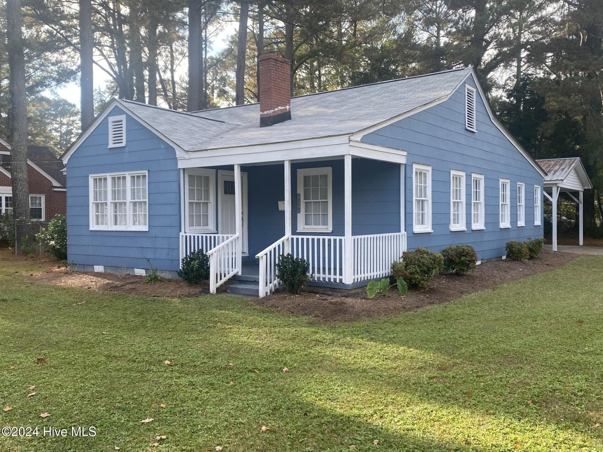 Single Family Residence at 1306 N Respess Street, Washington, NC 27889, photo 4 of 18