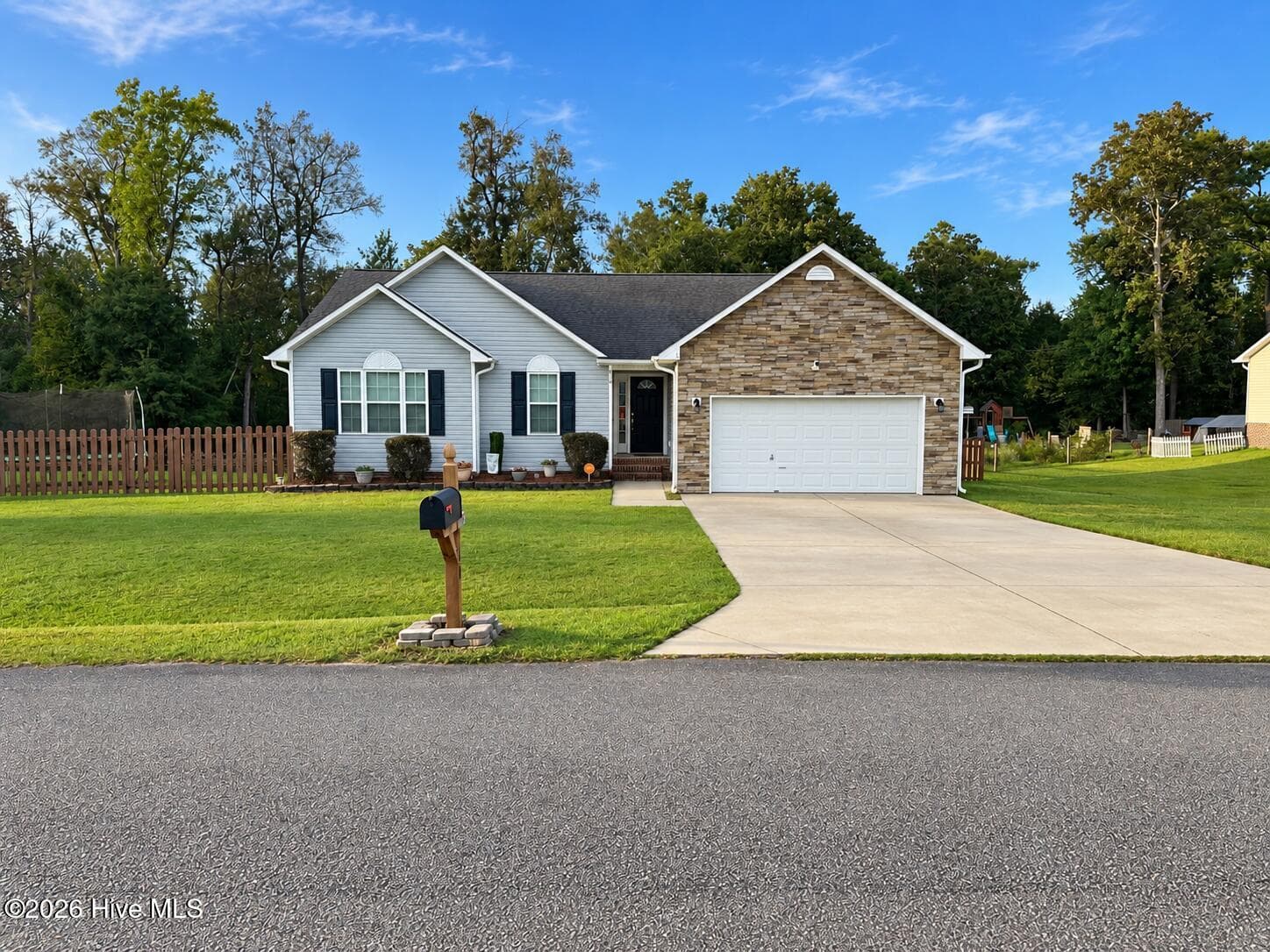 Single Family Residence at 210 Gillespie Drive, Hubert, NC 28539, photo 2 of 49