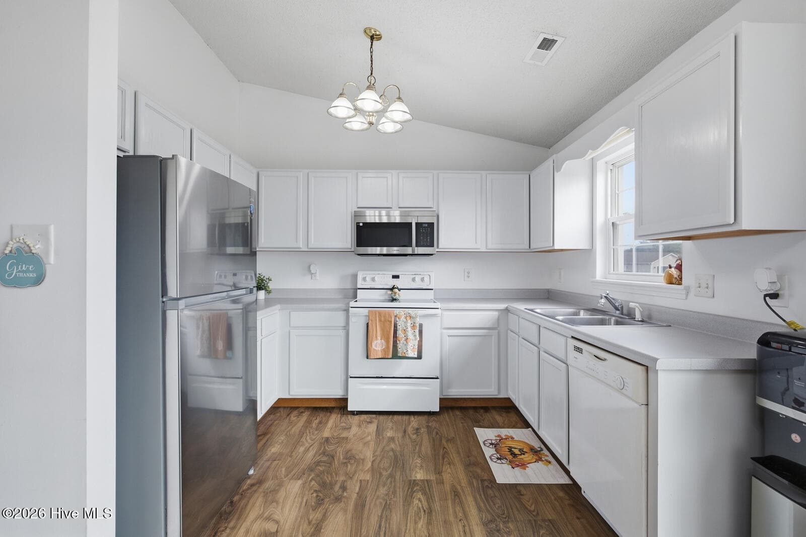 Single Family Residence at 123 Wheaton Drive, Richlands, NC 28574, photo 11 of 26