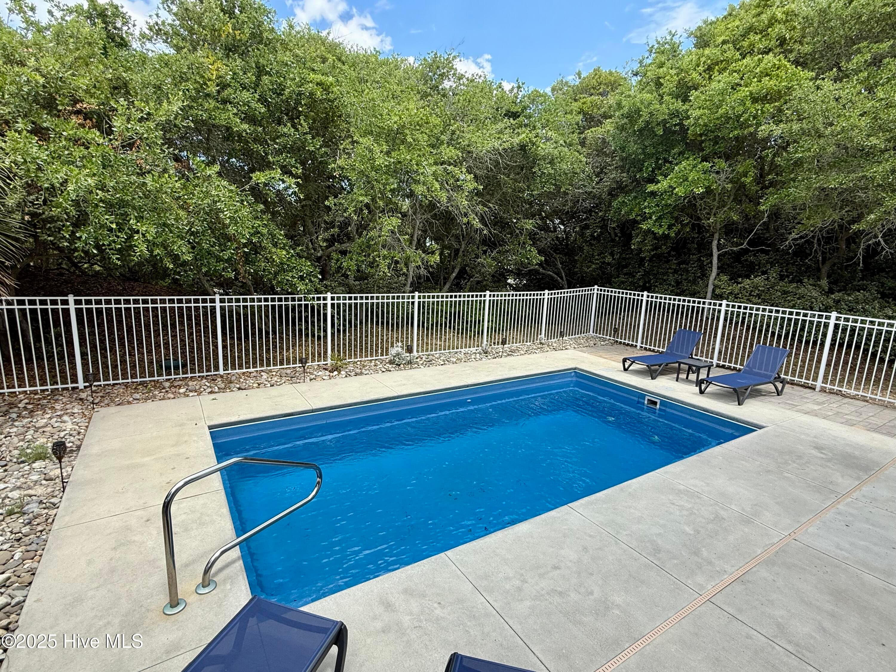 Single Family Residence at 6 Bottlenose Boulevard, North Topsail Beach, NC 28460, photo 5 of 51