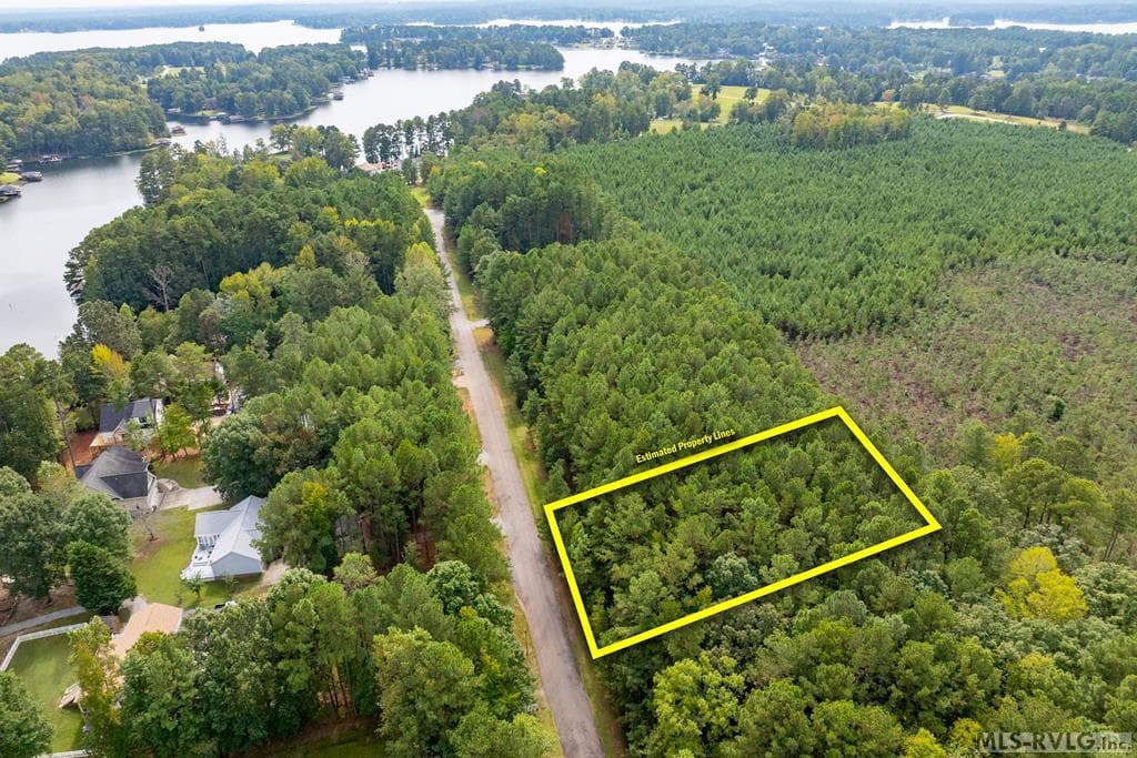 20 Waterside Dr, Henrico NC 27842
