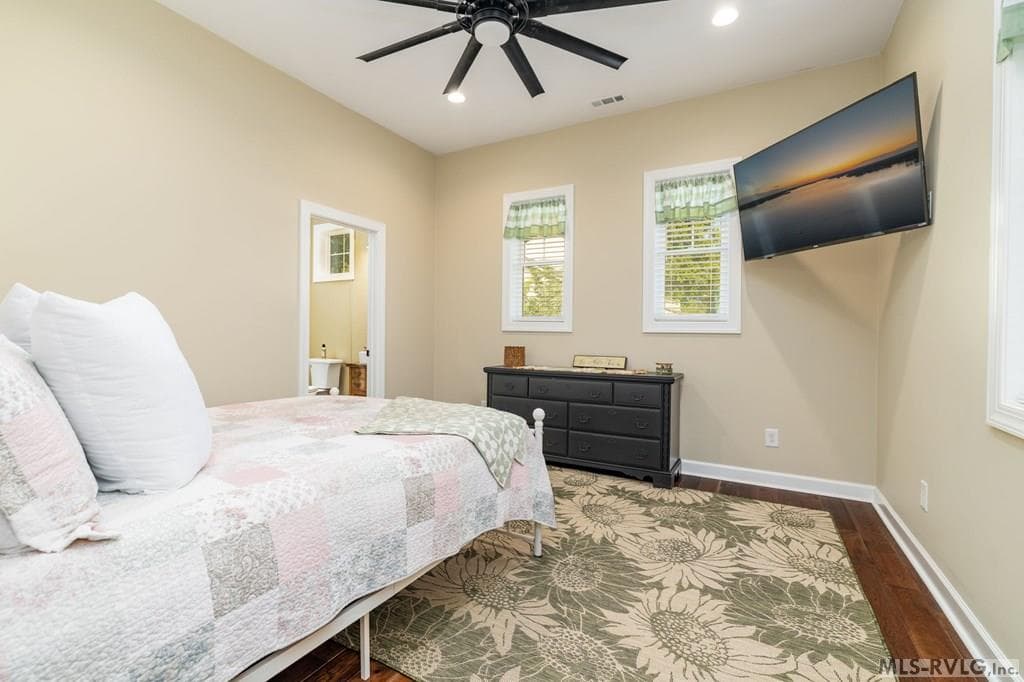 Main floor 2nd ensuite