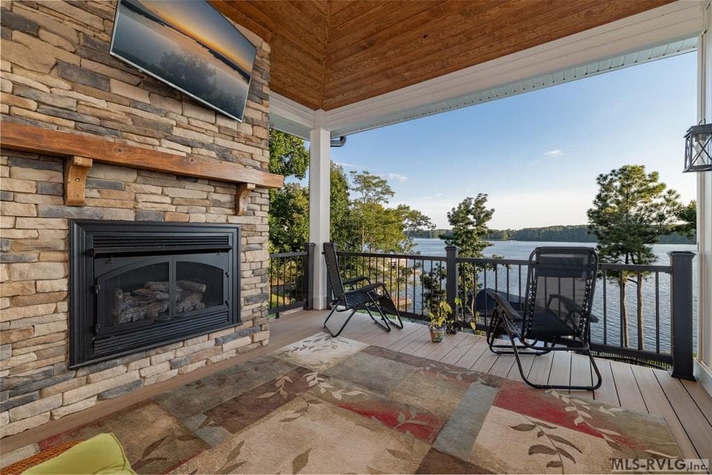 Covered back porch w/ gas log fireplace