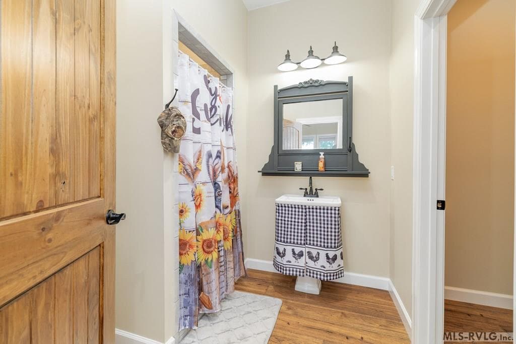 Basement full bathroom