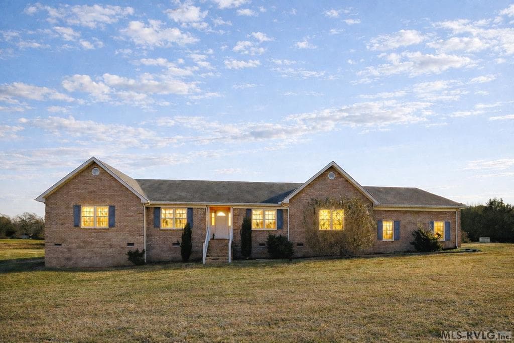 59 Taylor Farms Rd, Kenbridge VA 23944
