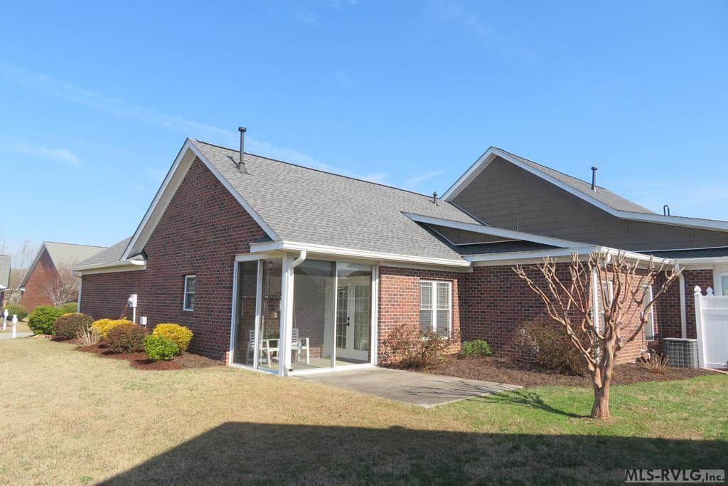 129 Savannah Circle, Roanoke Rapids NC 27870 photo 2